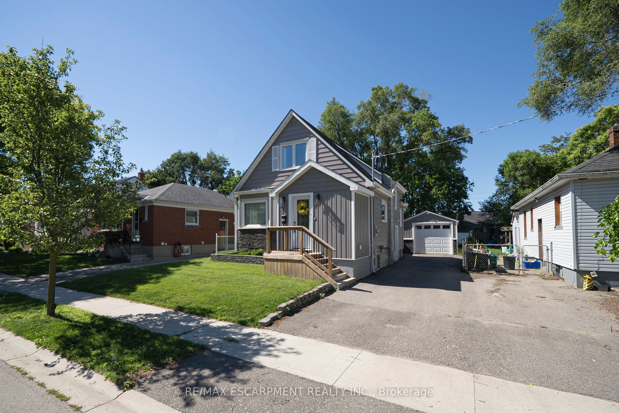 32 ELMWOOD Avenue, Brantford, ON N3R 2J8 photo 2
