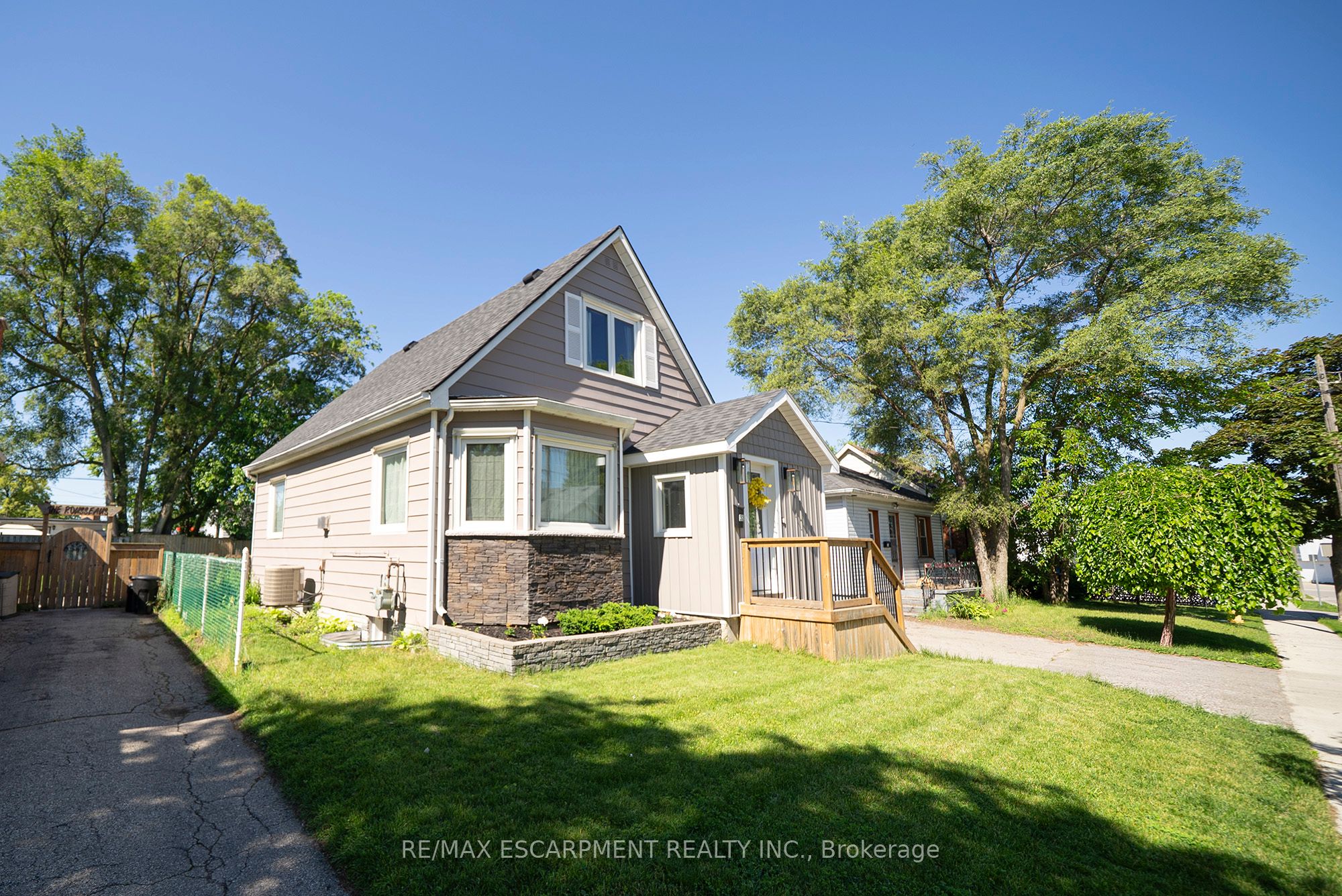 32 ELMWOOD Avenue, Brantford, ON N3R 2J8 photo 3