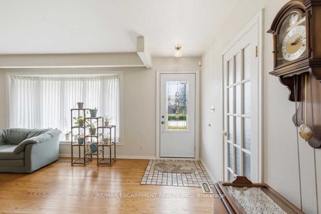 41 Oriole Crescent, Grimsby, ON L3M 3X7 photo 3