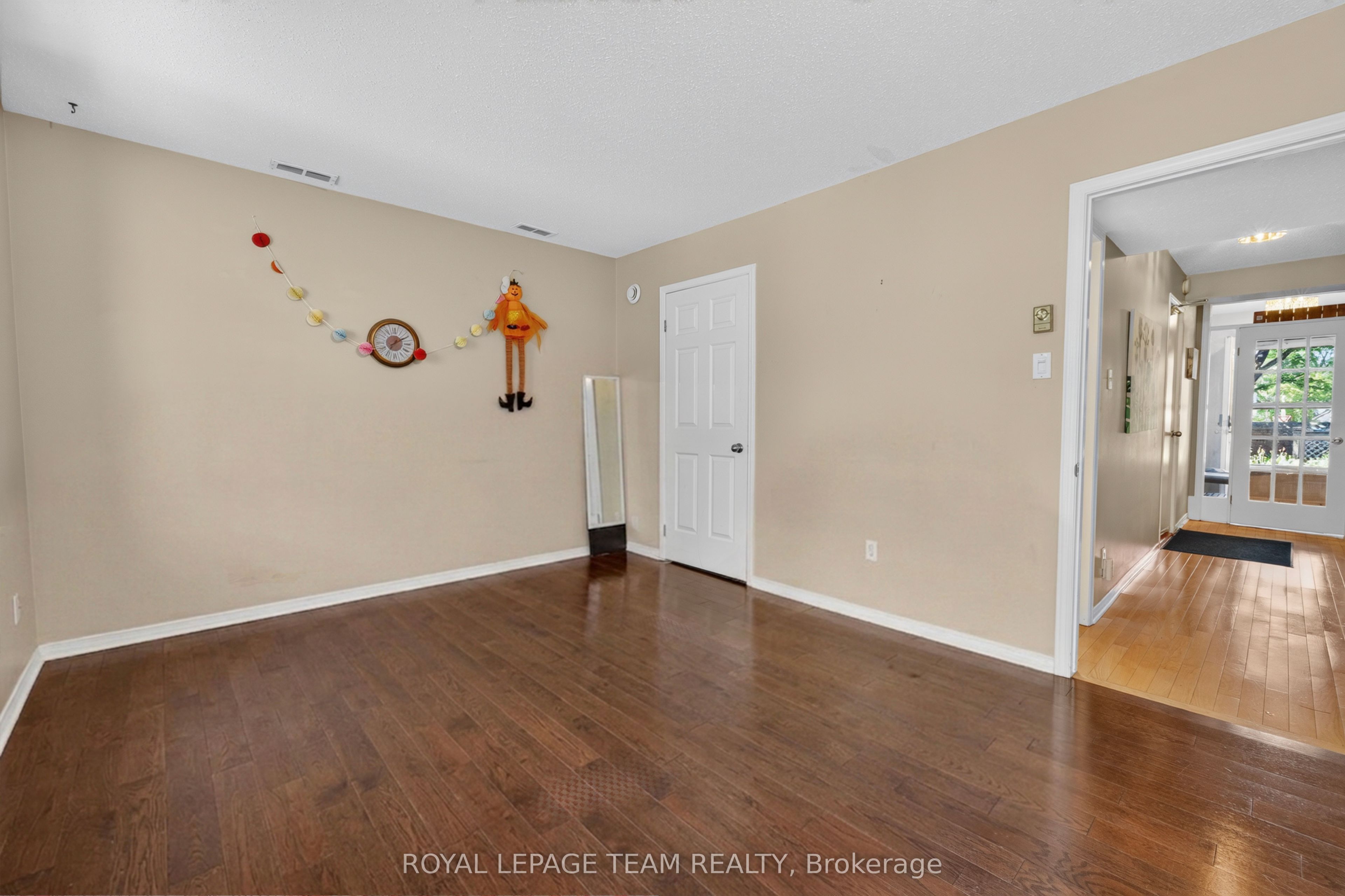 2086 Carling Avenue, McKellar Heights - Glabar Park and Area, ON K2A 1G8 photo 5