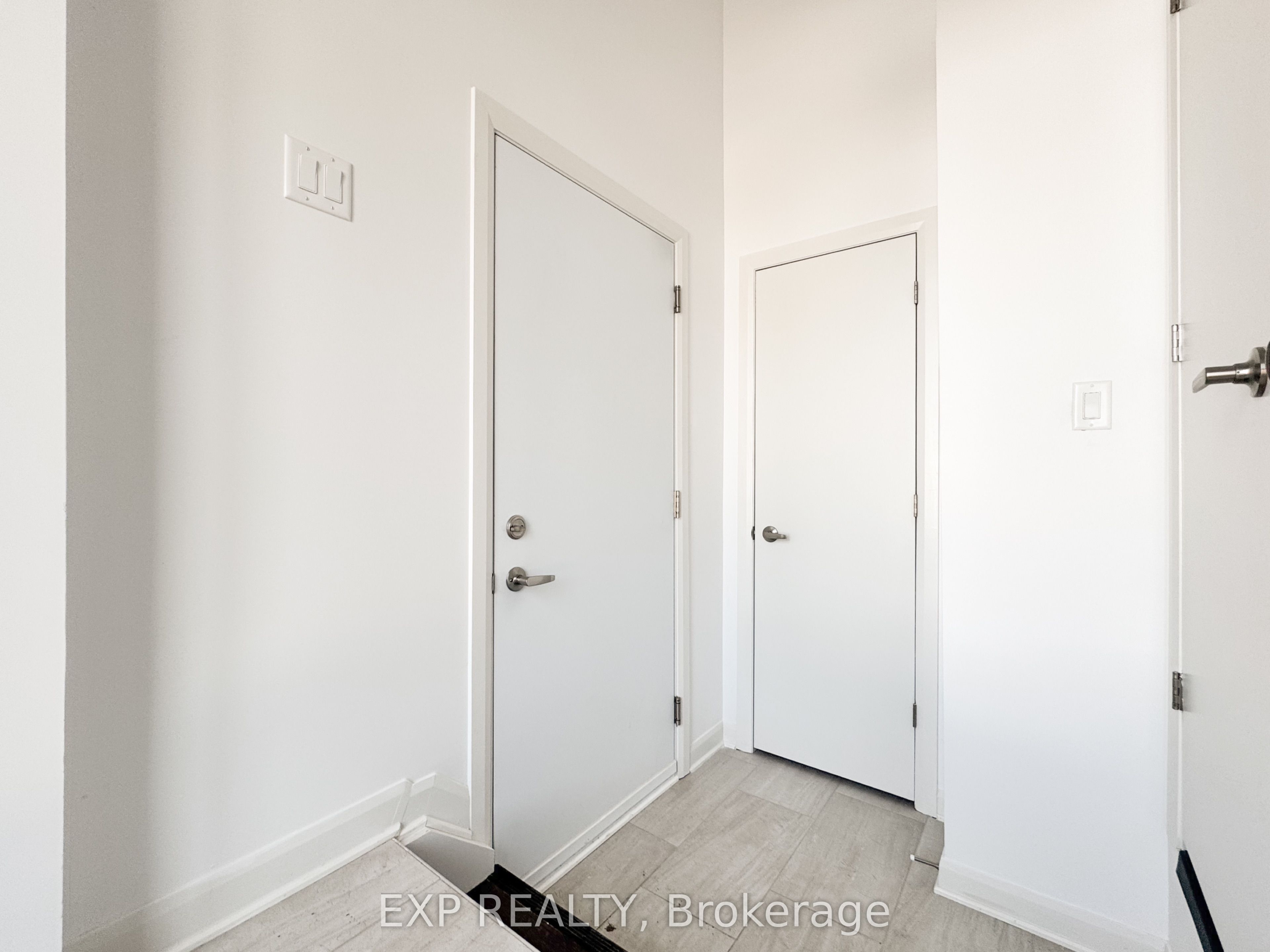 25 Fair Oaks Crescent E, South of Baseline to Knoxdale, ON K2G 4W6 photo 5