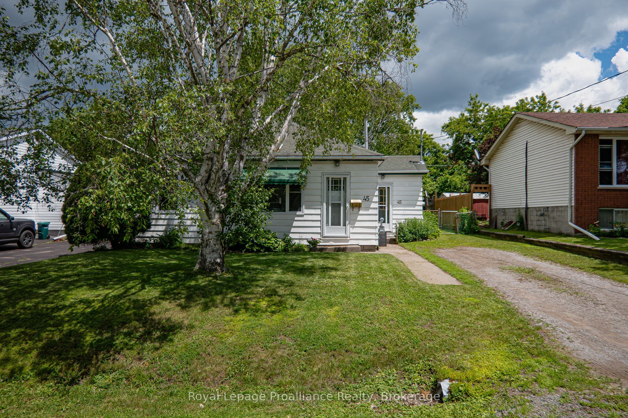45 Valleyview Crescent, Belleville, ON K8P 3E9 photo 2
