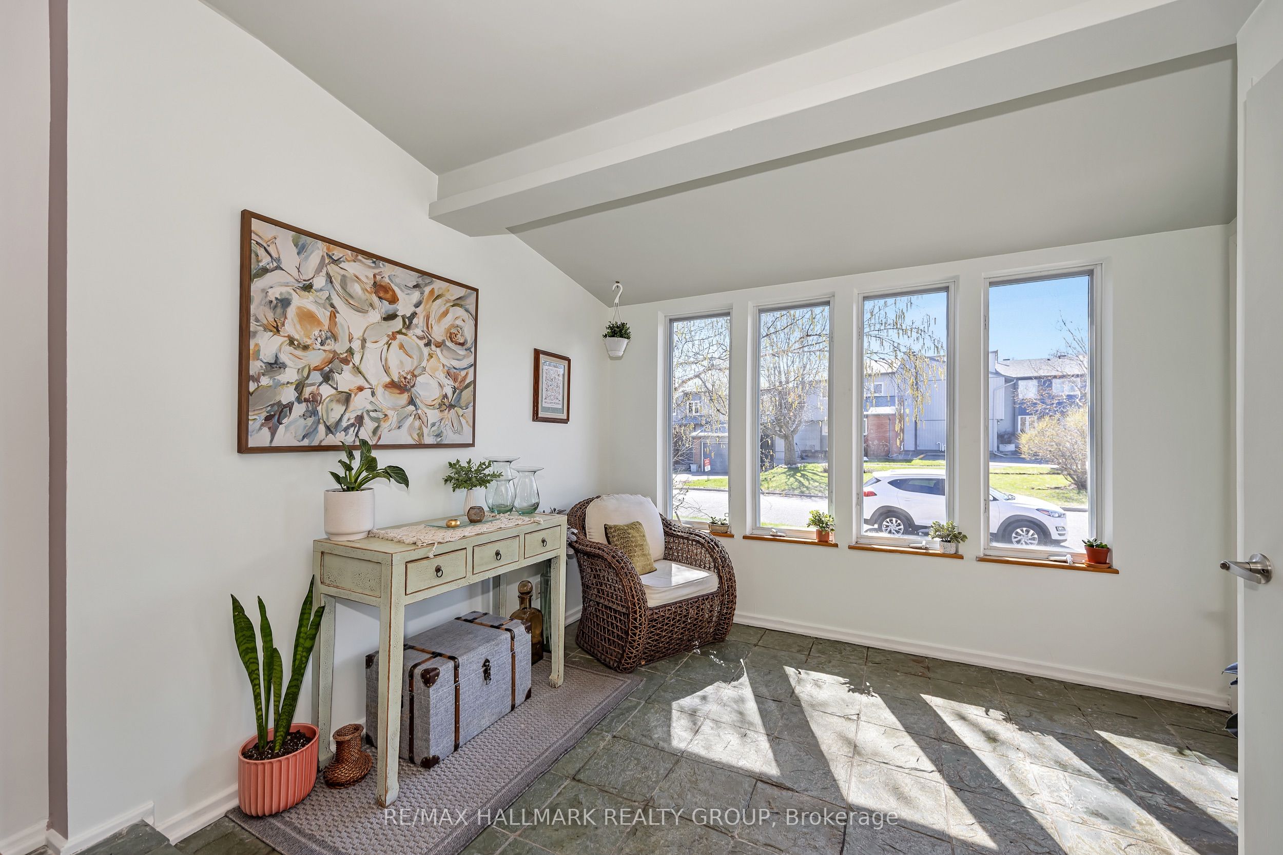 35 Benlea Drive, Tanglewood - Grenfell Glen - Pineglen, ON K2G 4A3 photo 3