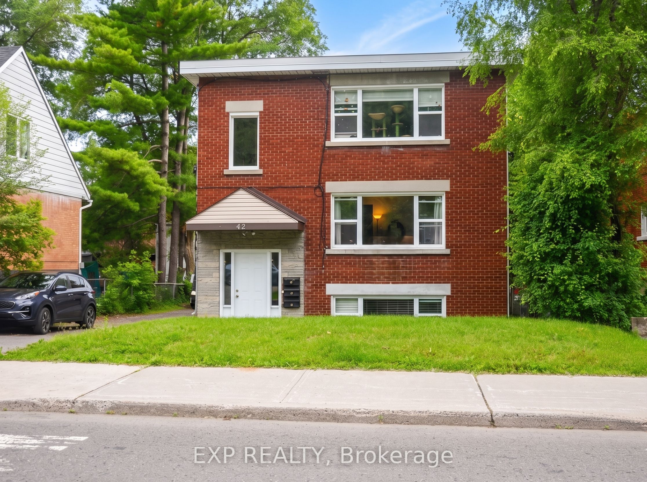 42 Lavergne Street 2, Vanier and Kingsview Park, ON K1L 5G3 photo 2