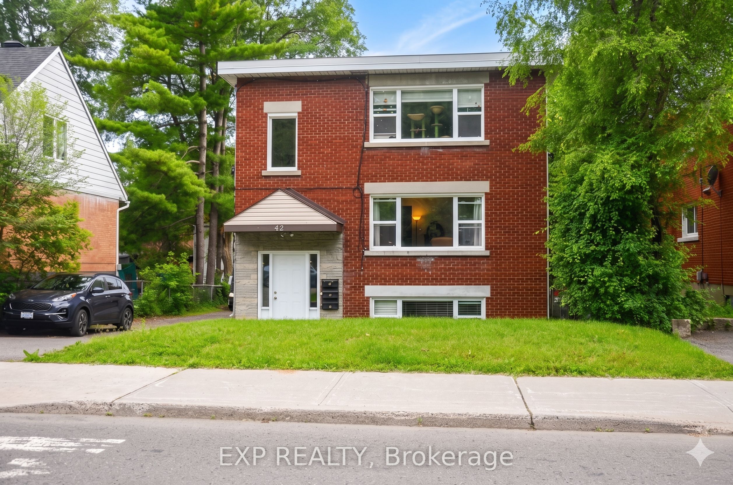 42 Lavergne Street 2, Vanier and Kingsview Park, ON K1L 5G3 photo 3