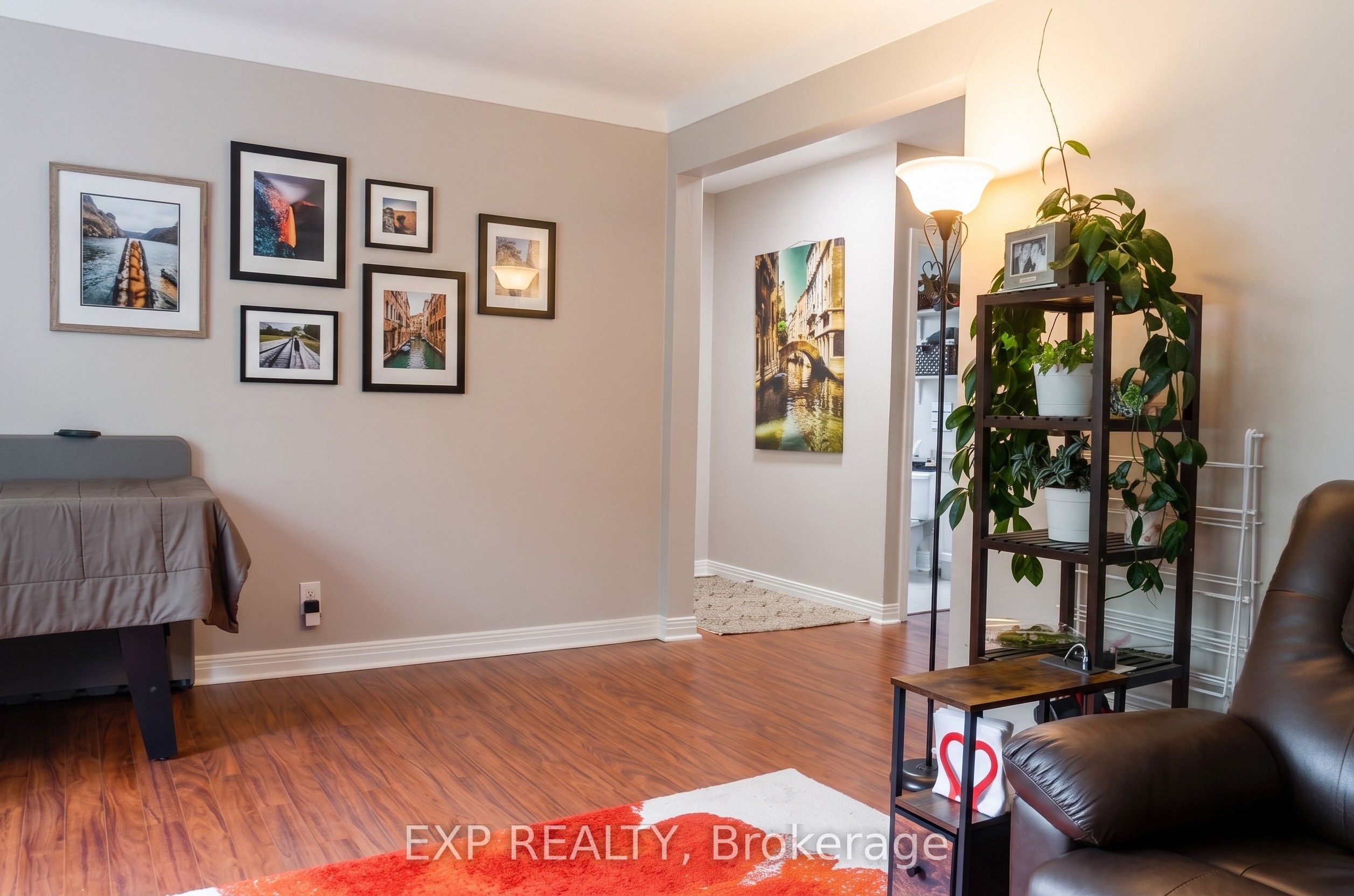 42 Lavergne Street 2, Vanier and Kingsview Park, ON K1L 5G3 photo 5