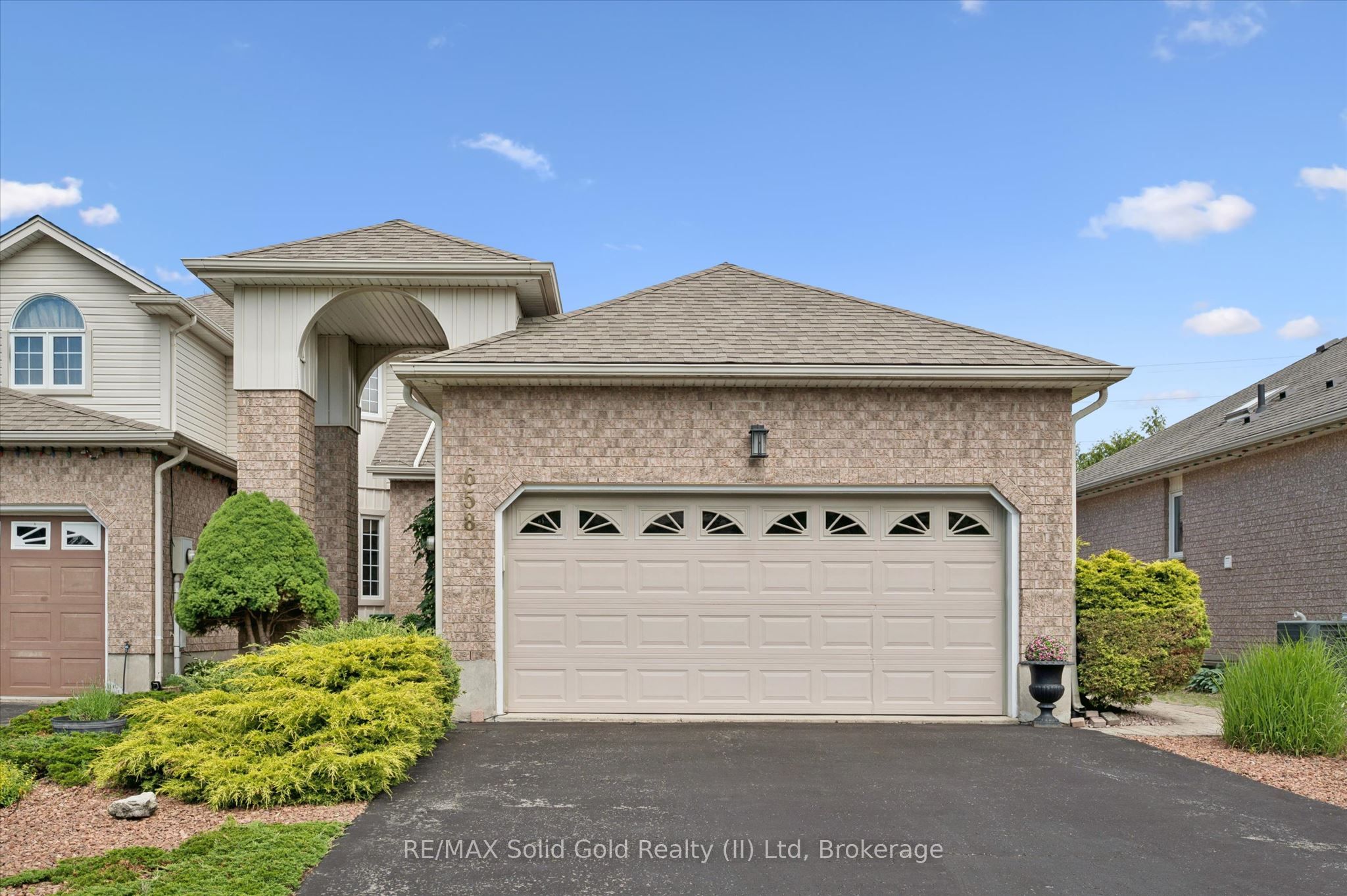 658 Ellesmere Court, Waterloo, ON N2V 2H4