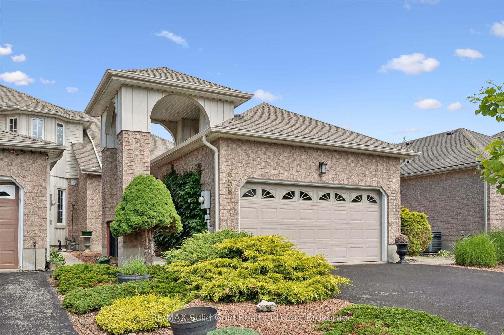 658 Ellesmere Court, Waterloo, ON N2V 2H4 photo 2