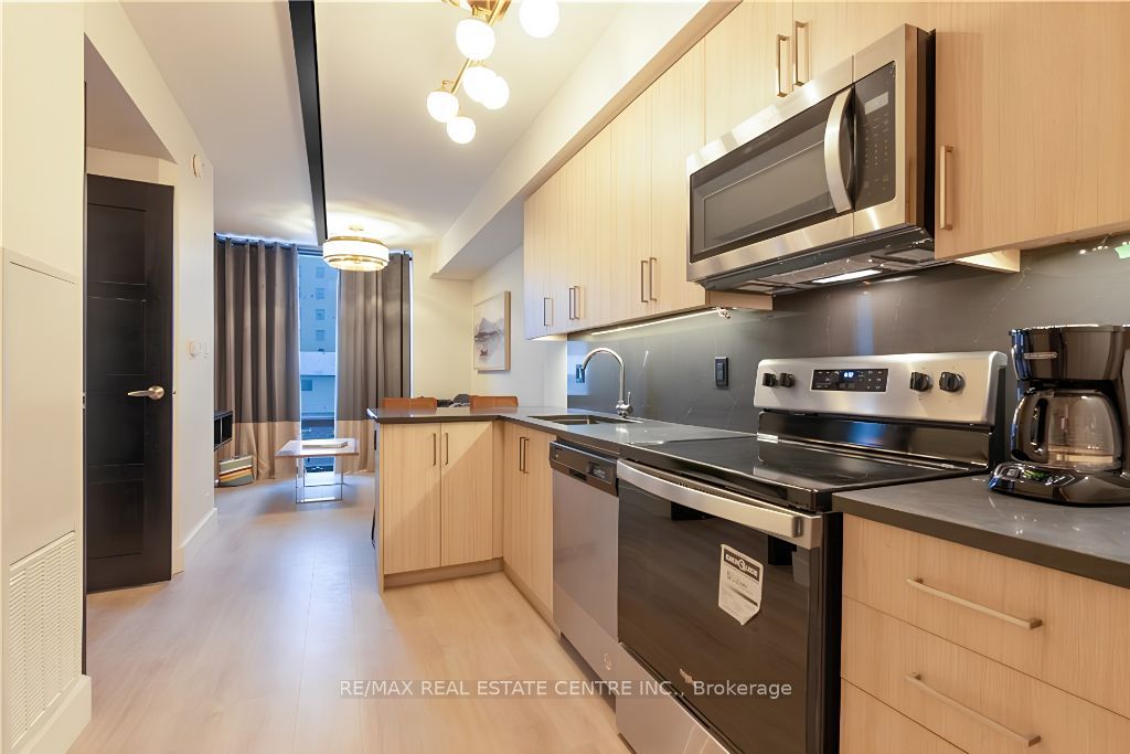 145 Columbia Street W 611, Waterloo, ON N2L 0K7 photo 4