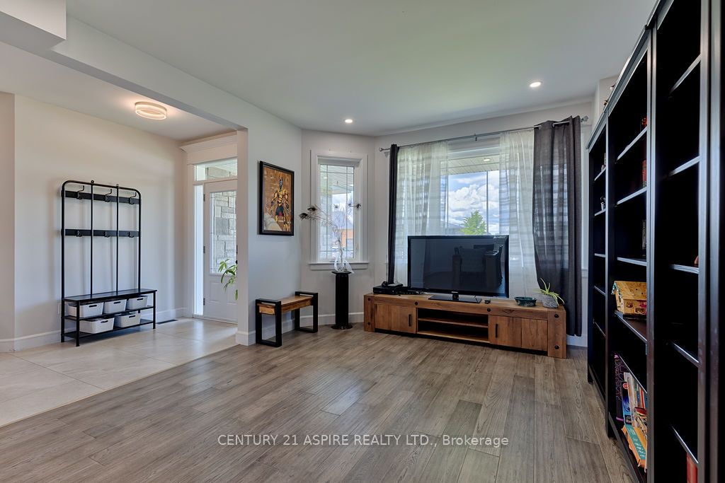 5 Drew Street, Petawawa, ON K8H 0G7 photo 4