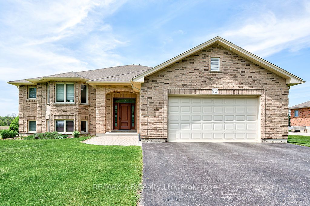 194 Station Road, Perth South, ON N0K 1X0