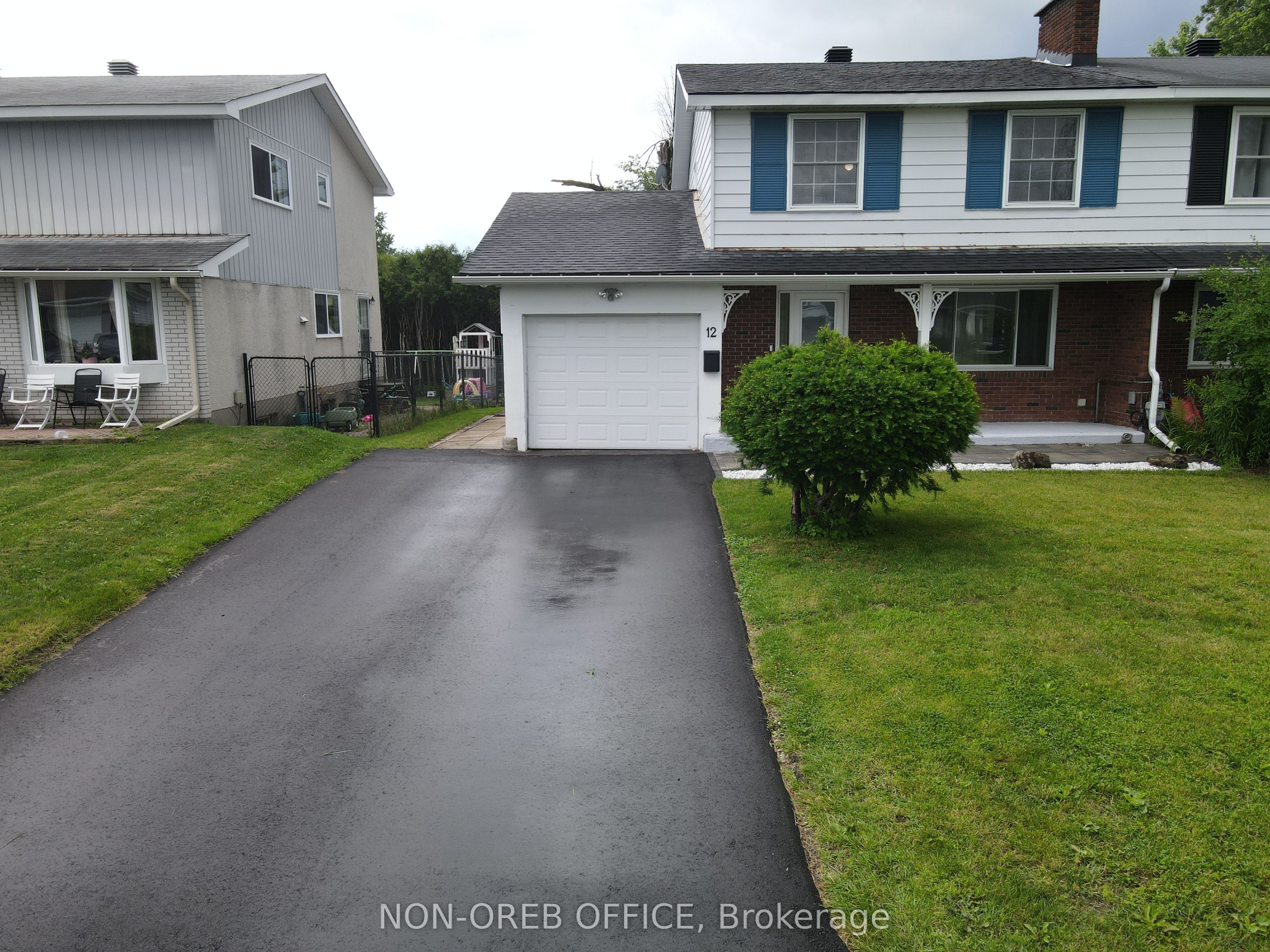 12 DOWNSVIEW Crescent, Tanglewood - Grenfell Glen - Pineglen, ON K2G 0A5 photo 2