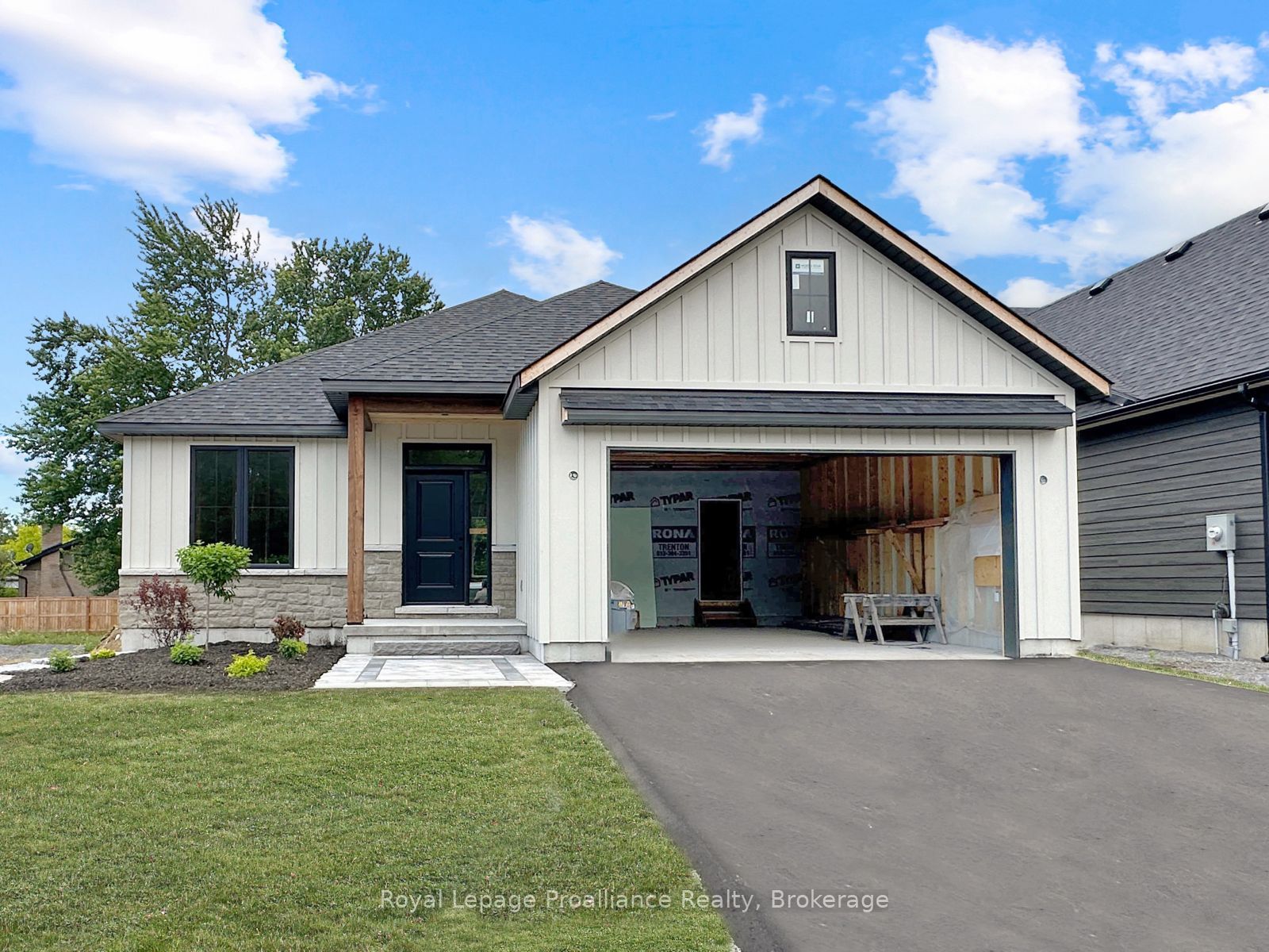 33 Deerview Drive, Quinte West, ON K8V 5P4 photo 3