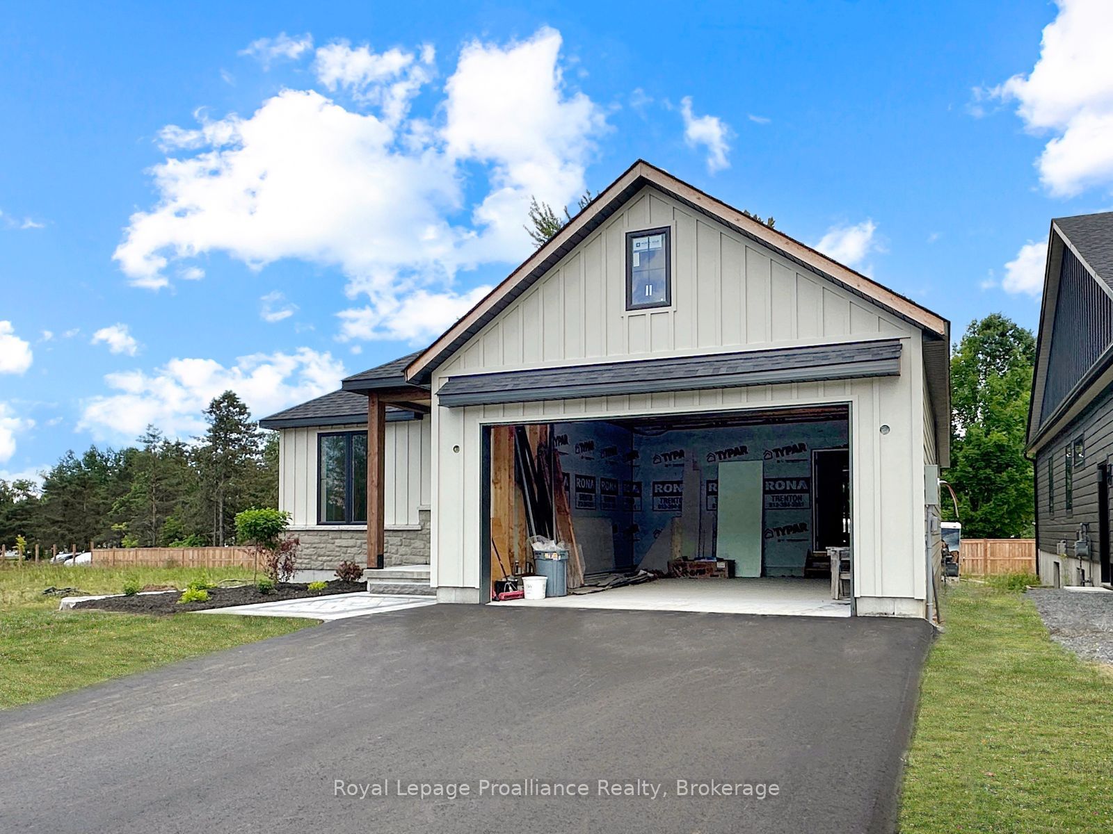 33 Deerview Drive, Quinte West, ON K8V 5P4 photo 4