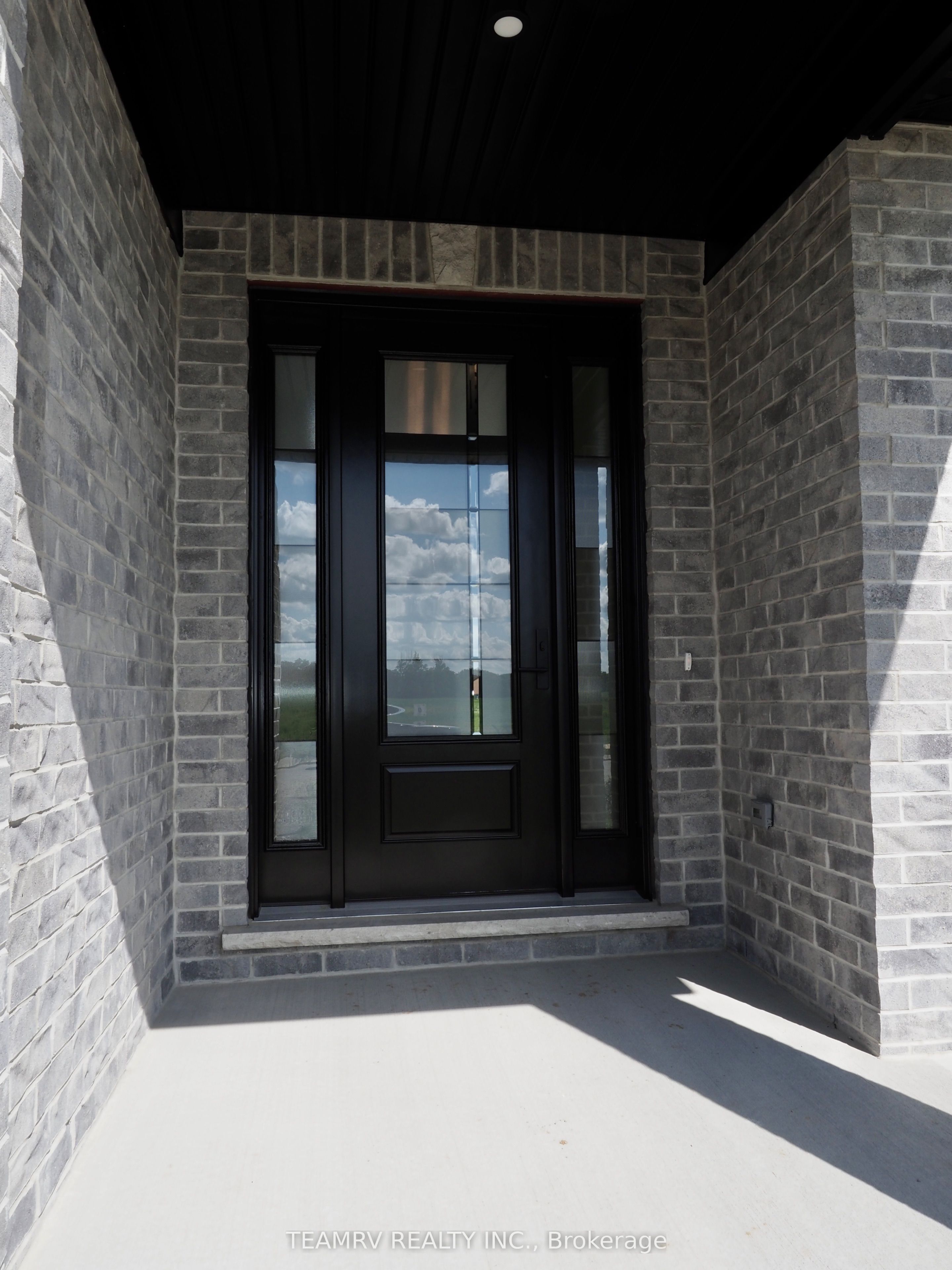 17 DARROW Drive, Tillsonburg, ON N4G 1C4 photo 3