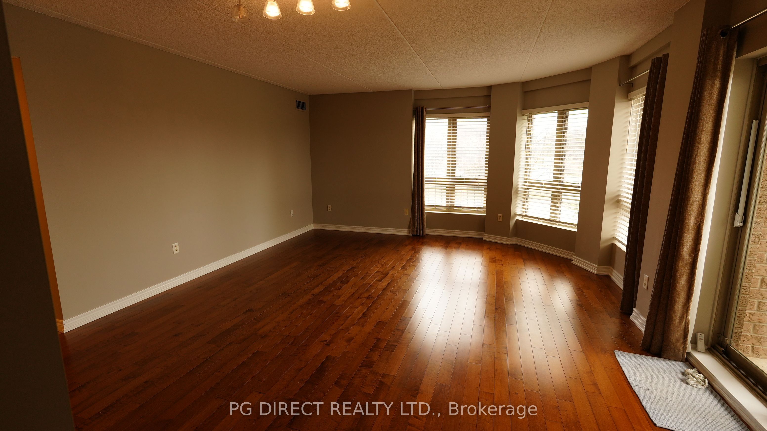 56 Kerman Avenue 105, Grimsby, ON L3M 0A1 photo 3