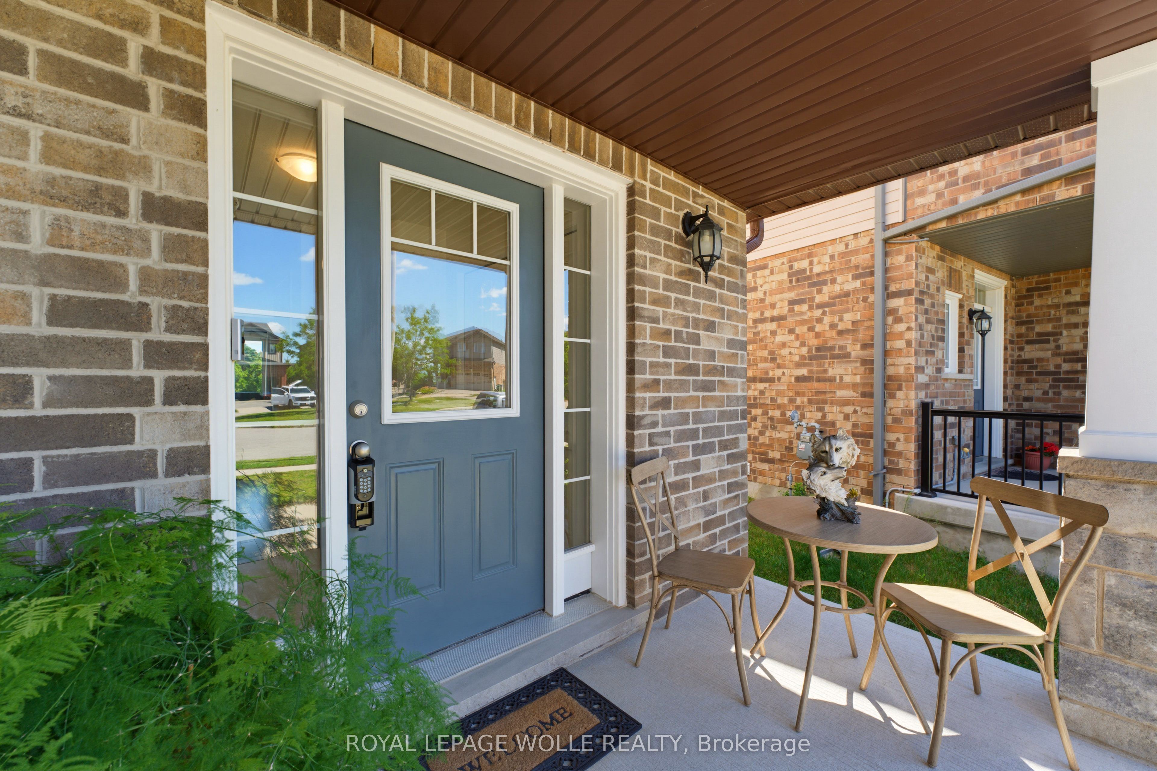 47 Newcastle Court, Kitchener, ON N2R 0G7