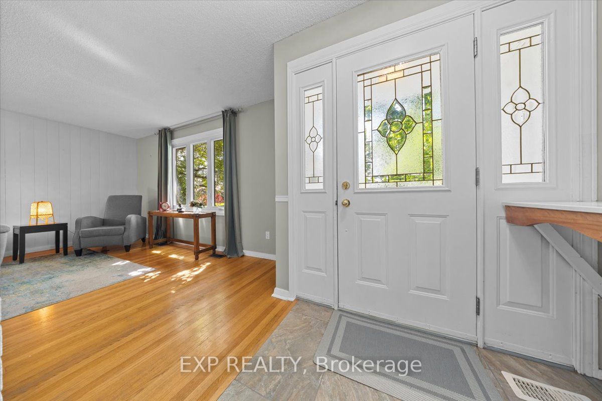 2697 Ulster Crescent, Billings Bridge - Riverside Park and Area, ON K1V 8J5 photo 5
