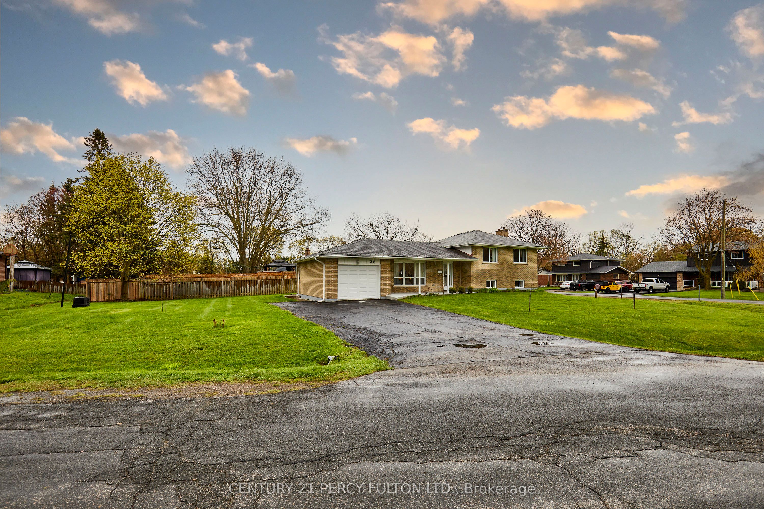 39 Meredith Crescent, Cobourg, ON K9A 4R3 photo 2