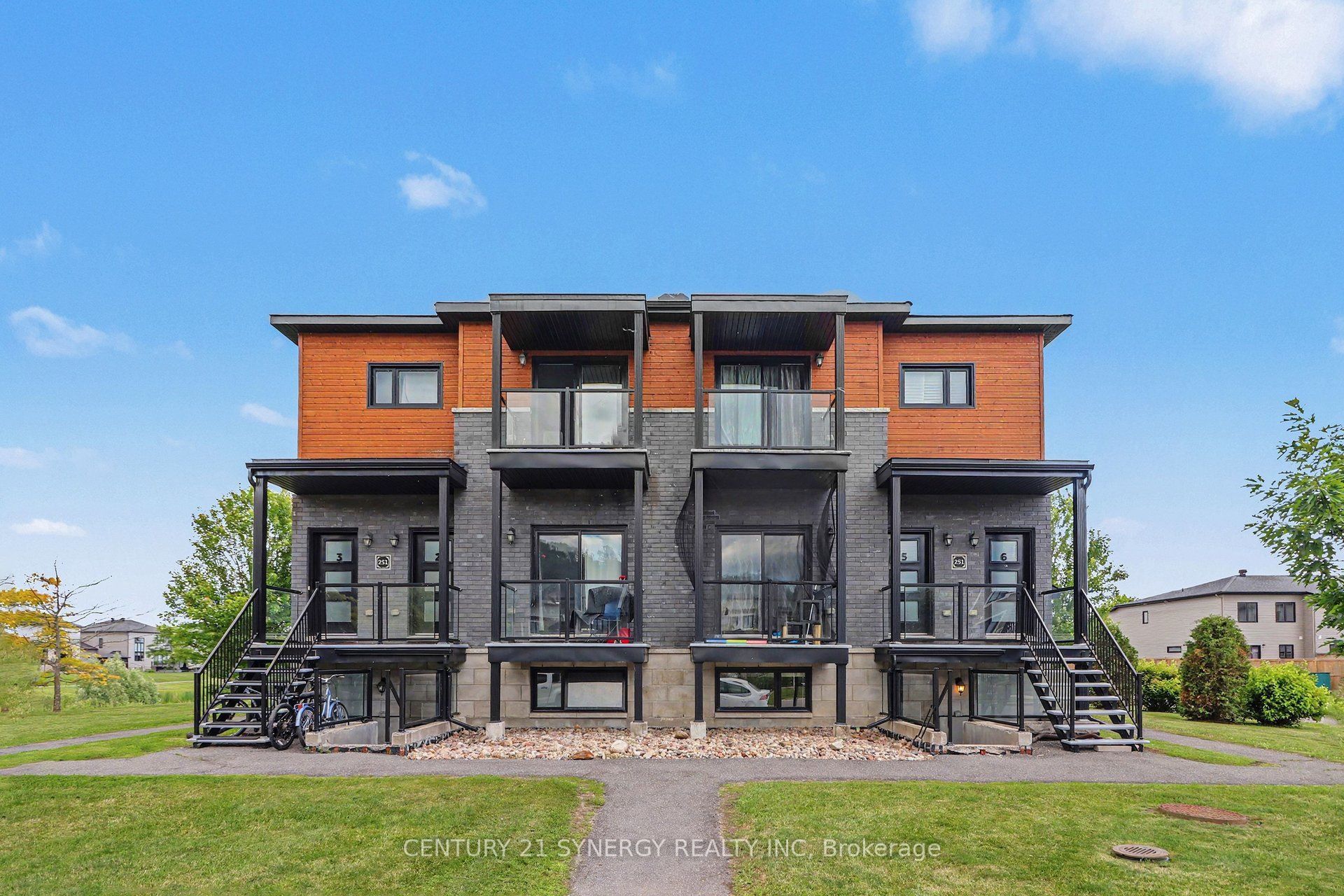 251 Capri Avenue 4, Russell, ON K0A 1W0