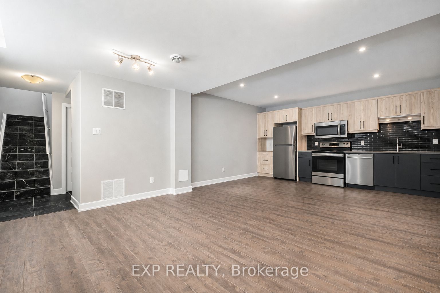 1224 MONTBLANC Crescent A, Russell, ON K0A 1W0 photo 4