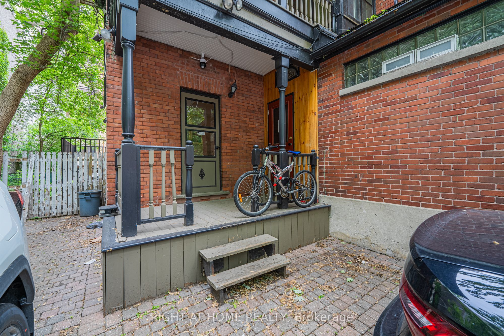220 Lyon Street N B, Ottawa Centre, ON K1R 5V7 photo 2
