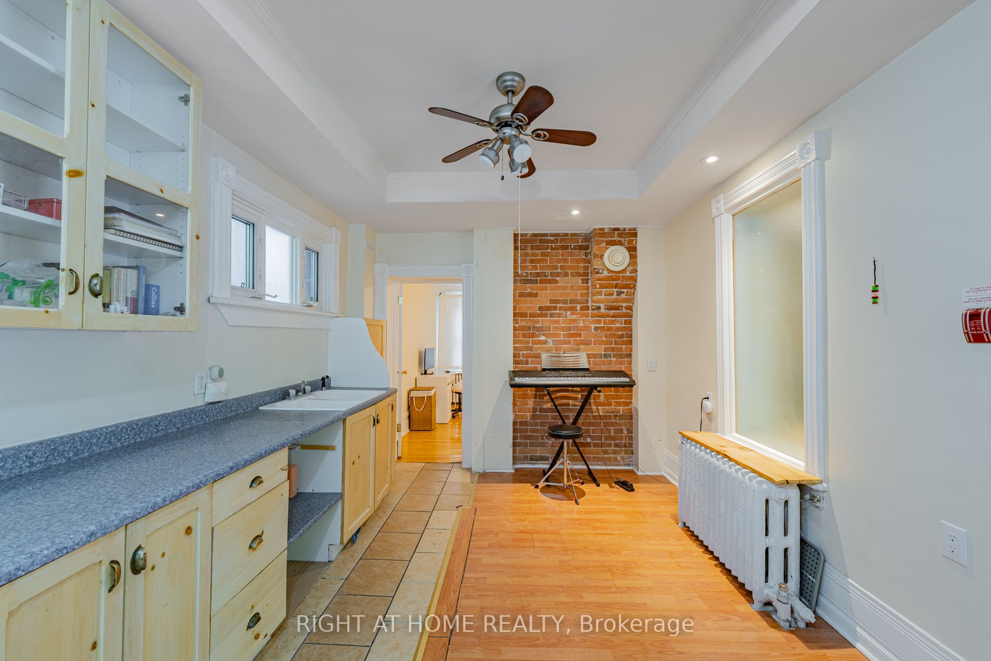 220 Lyon Street N B, Ottawa Centre, ON K1R 5V7 photo 4