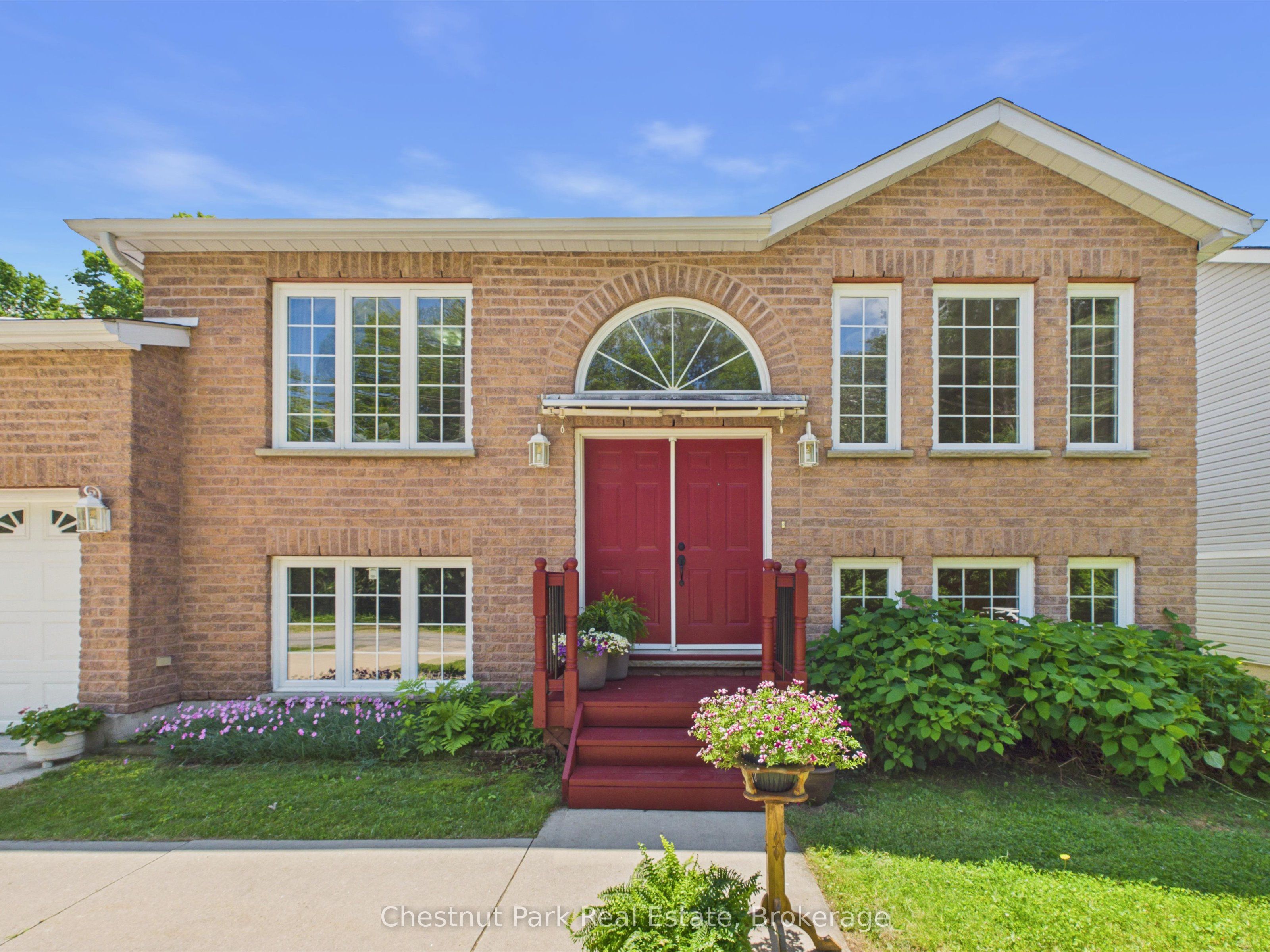 525 Lorne Street, Gravenhurst, ON P1P 1N1