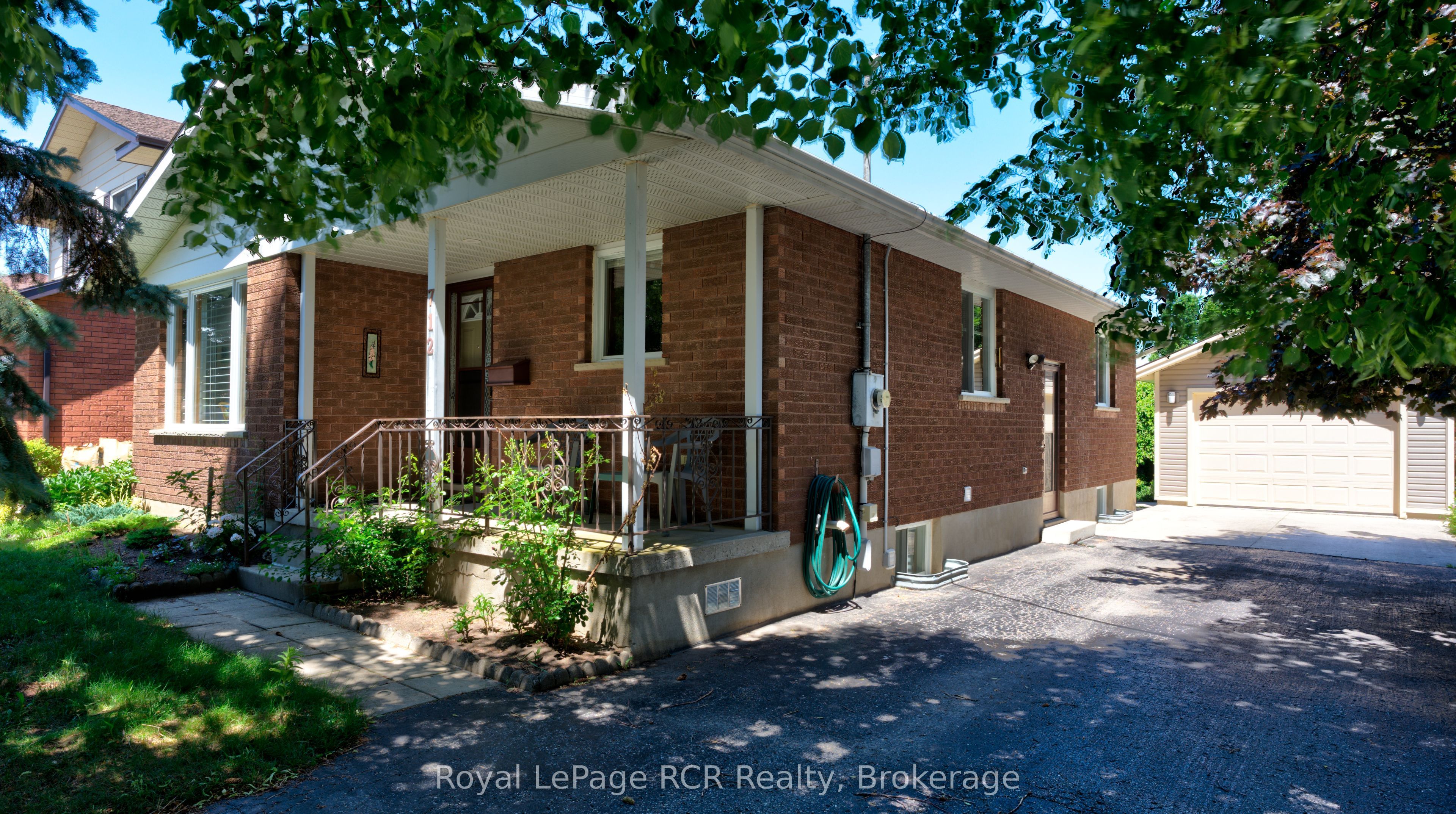 712 16th Street, Hanover, ON N4N 3M3 photo 2