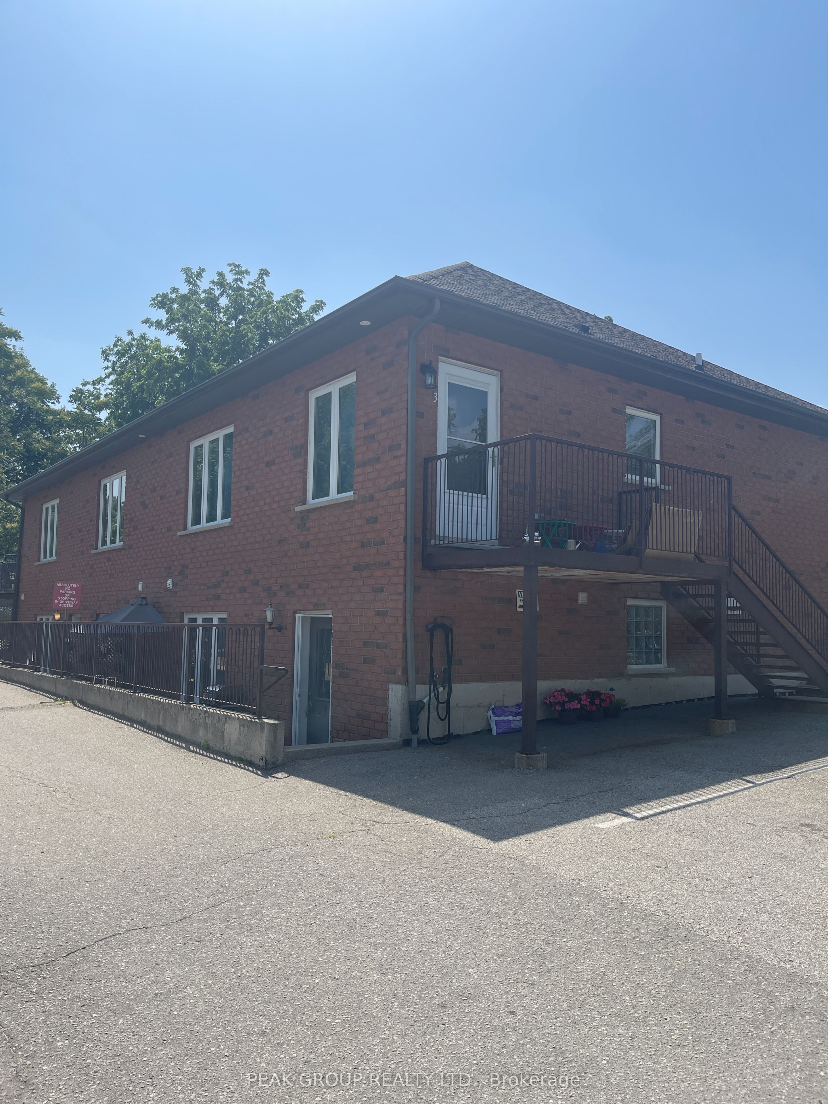 10 Carnegie Lane Unit 2, Grimsby, ON L3M 1Y1