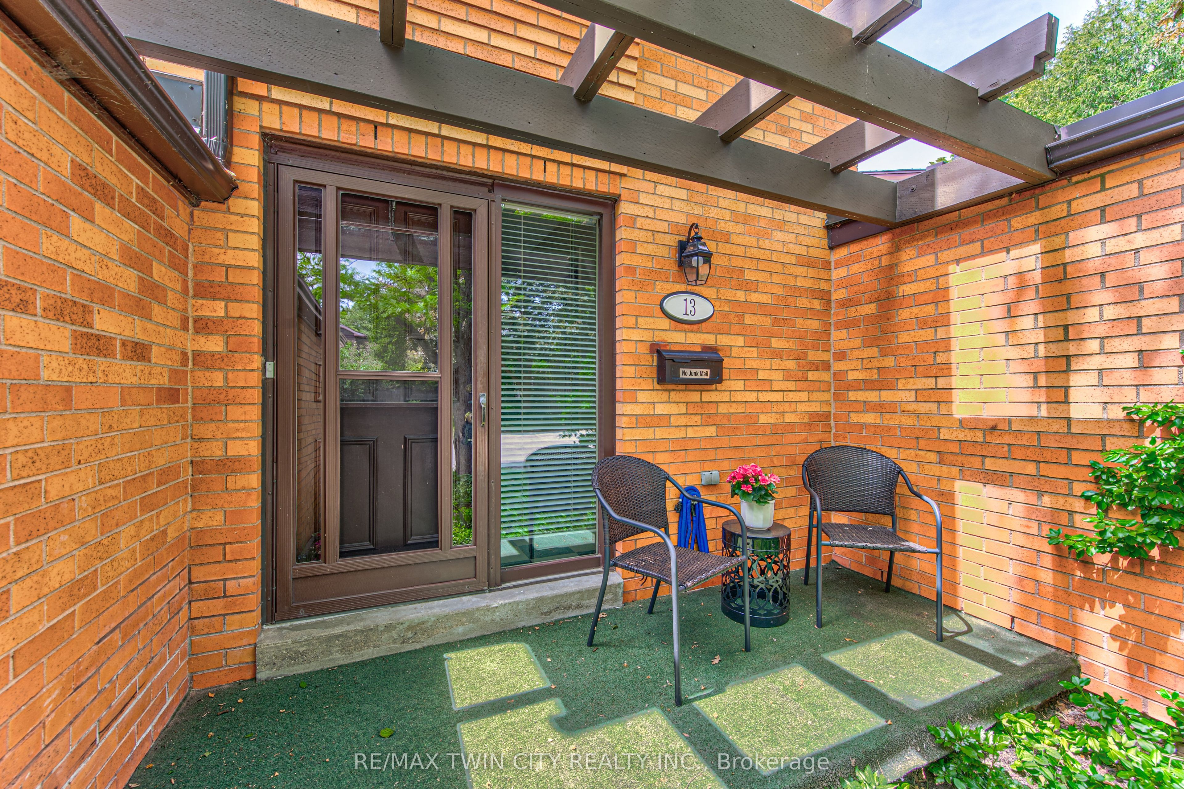 206 Candlewood Crescent 13, Waterloo, ON N2L 5Y9 photo 5