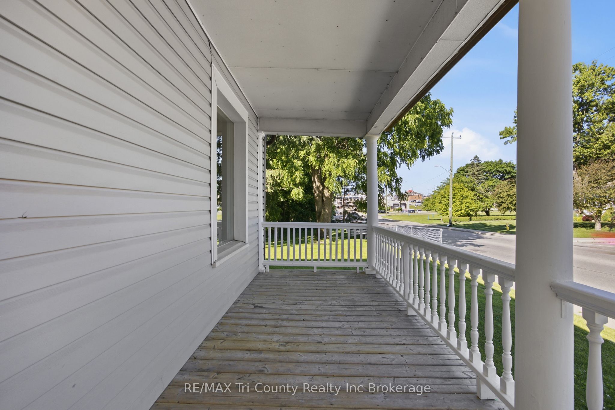61 Brock Street E, Tillsonburg, ON N4G 1Z7 photo 2