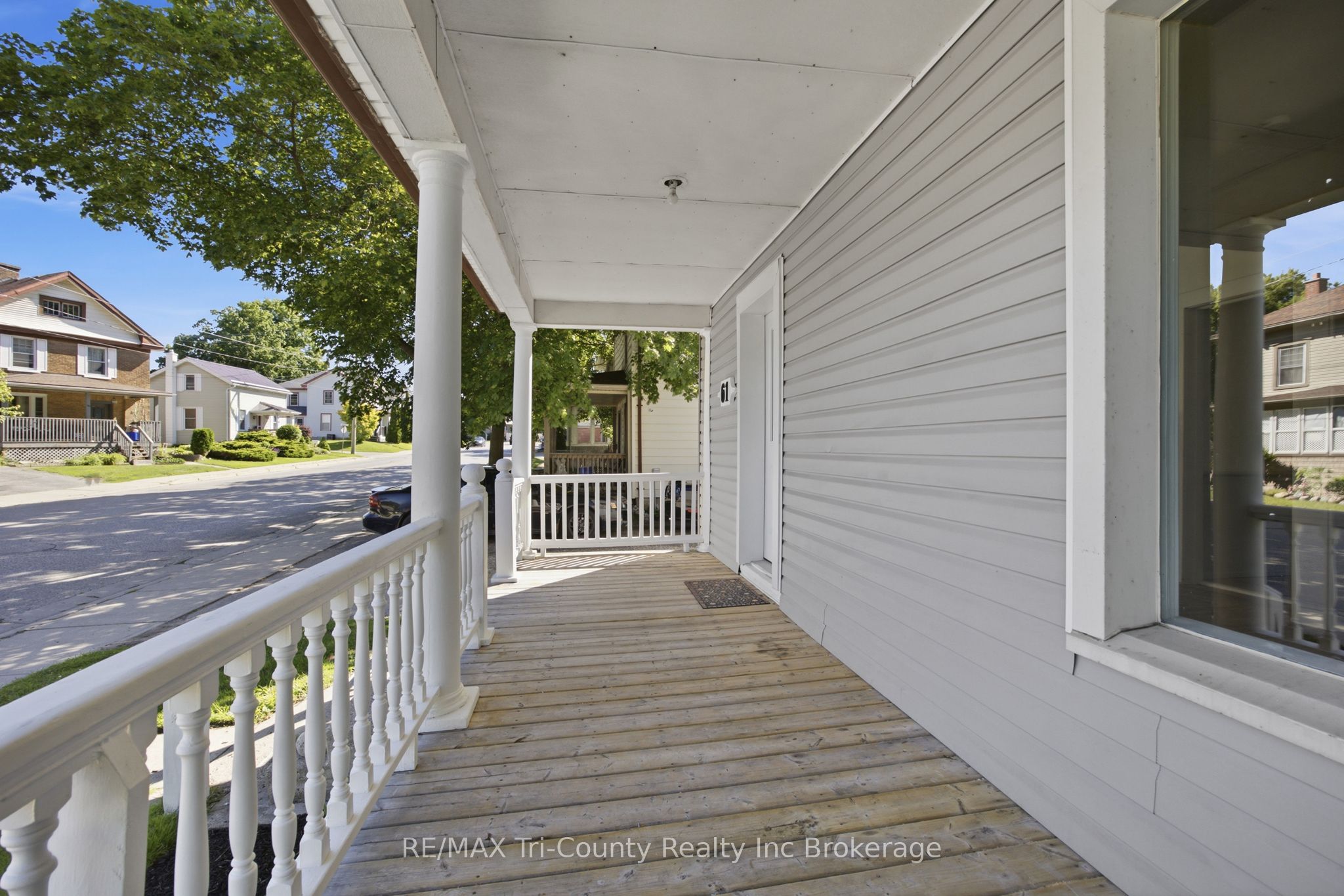 61 Brock Street E, Tillsonburg, ON N4G 1Z7 photo 3