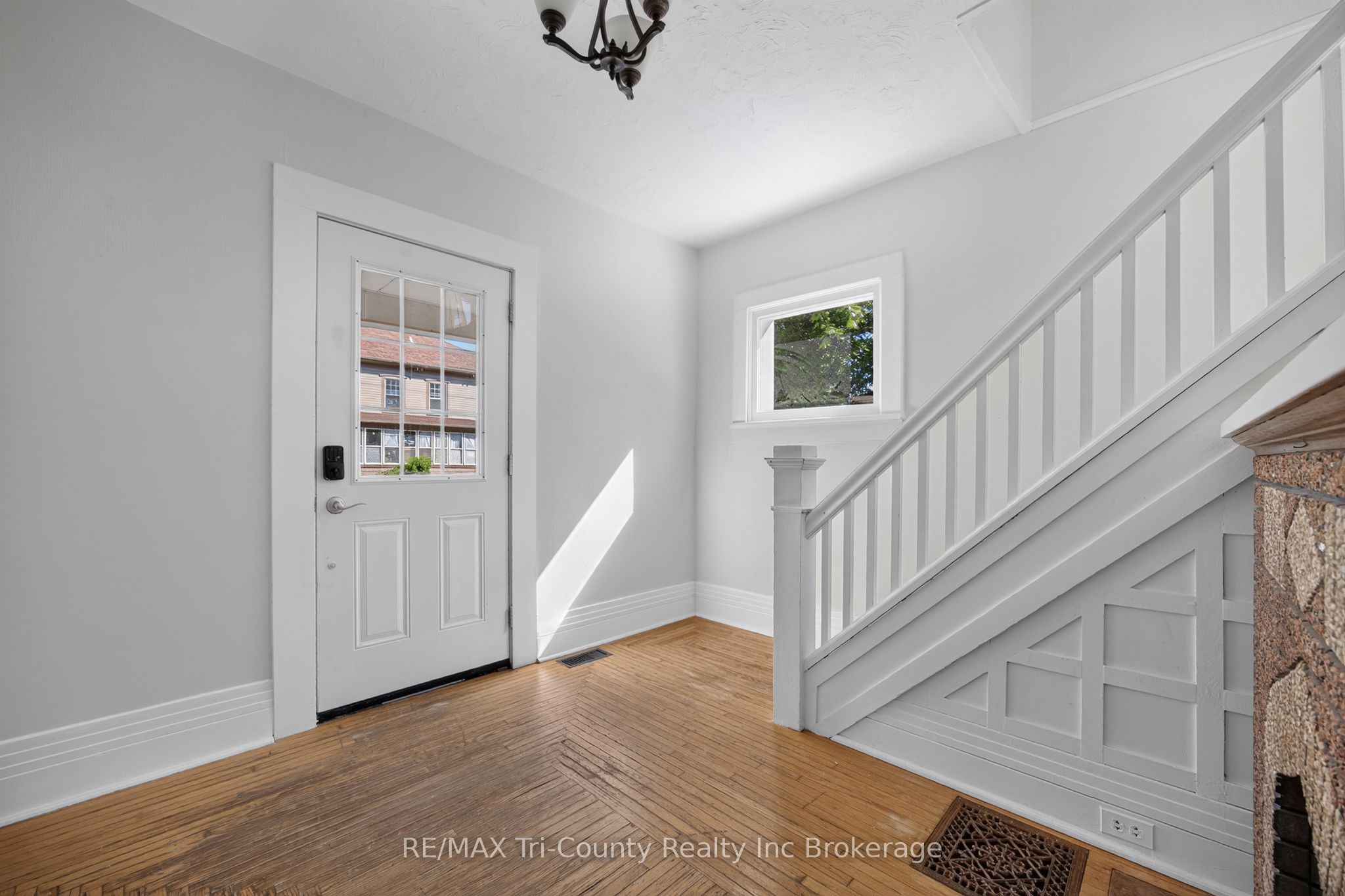 61 Brock Street E, Tillsonburg, ON N4G 1Z7 photo 4
