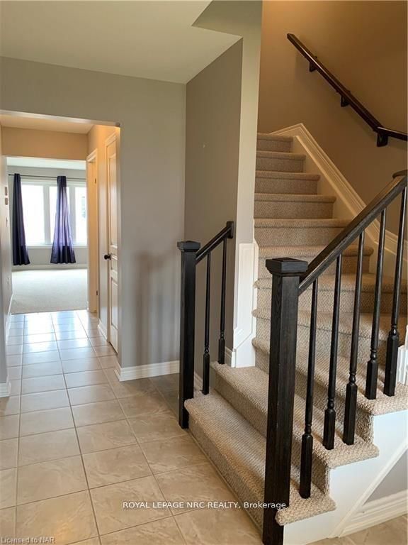 6394 Shapton Crescent, Niagara Falls, ON L2H 0L8 photo 3