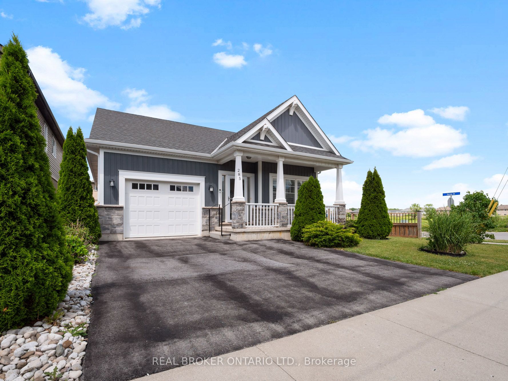 285 South Pelham Road, Welland, ON L3C 0E6 photo 2