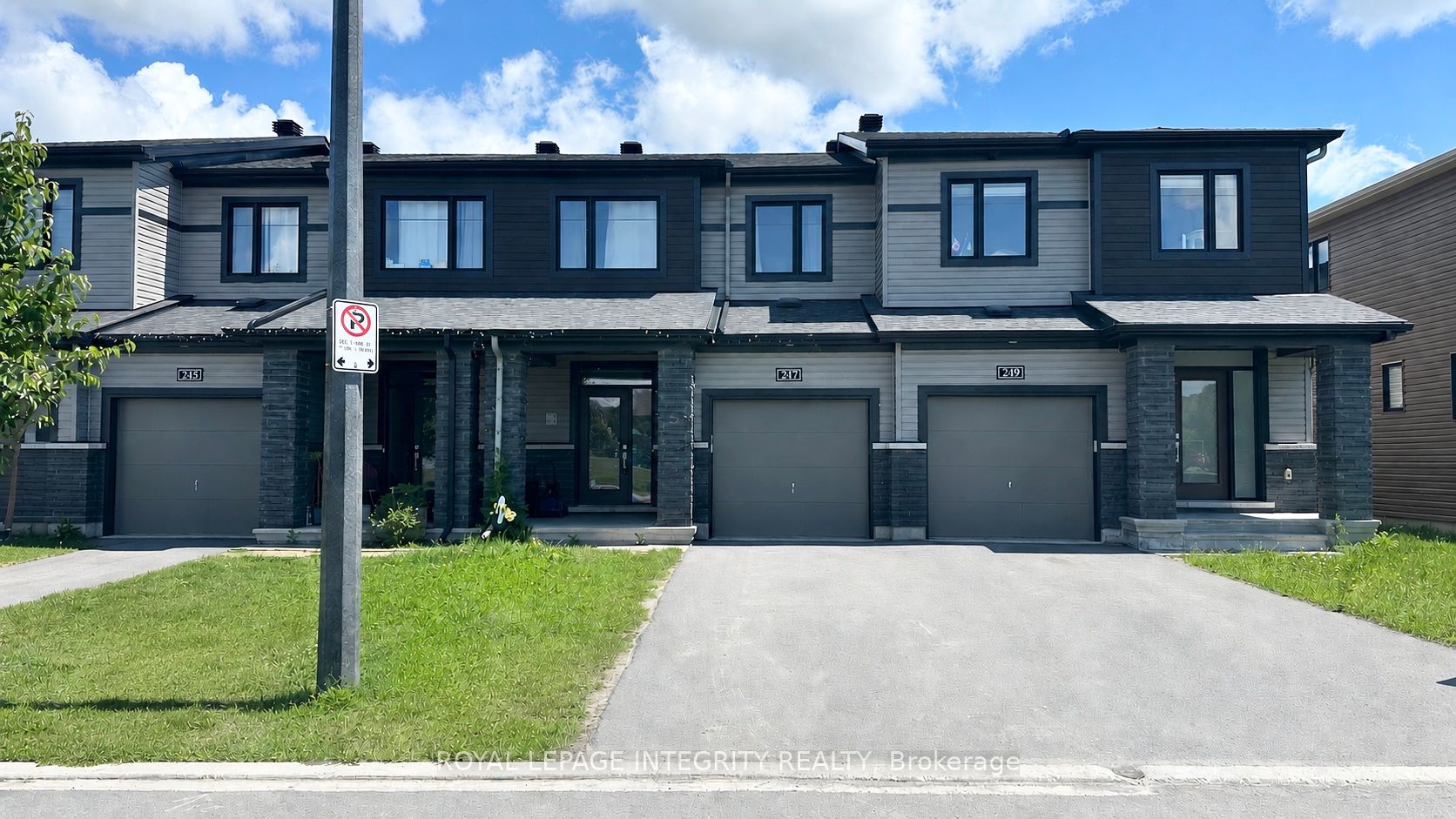 247 Clonrush Way, Kanata, ON K2T 0P8