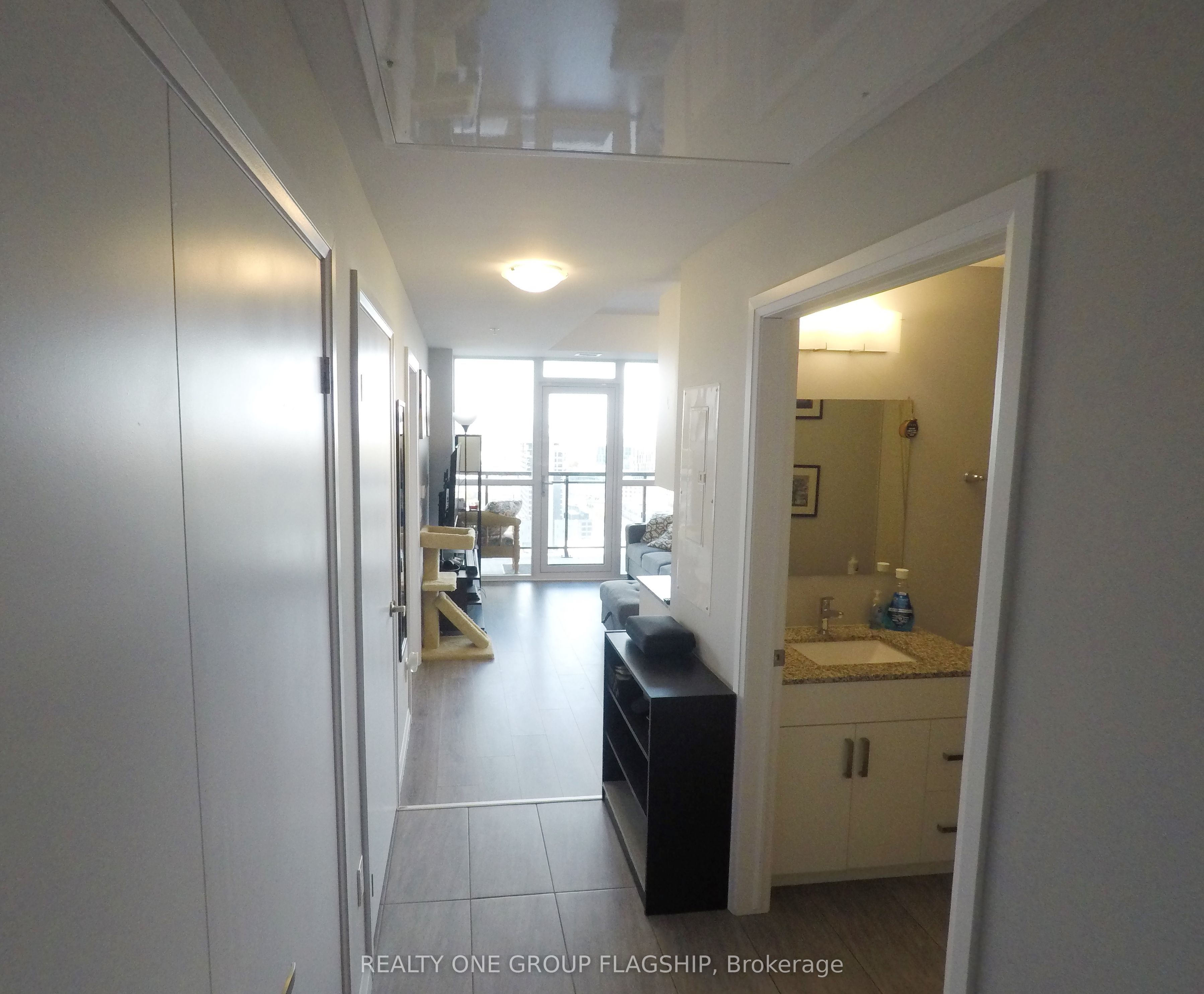 60 Charles Street 2509, Kitchener, ON N2G 0C9 photo 3