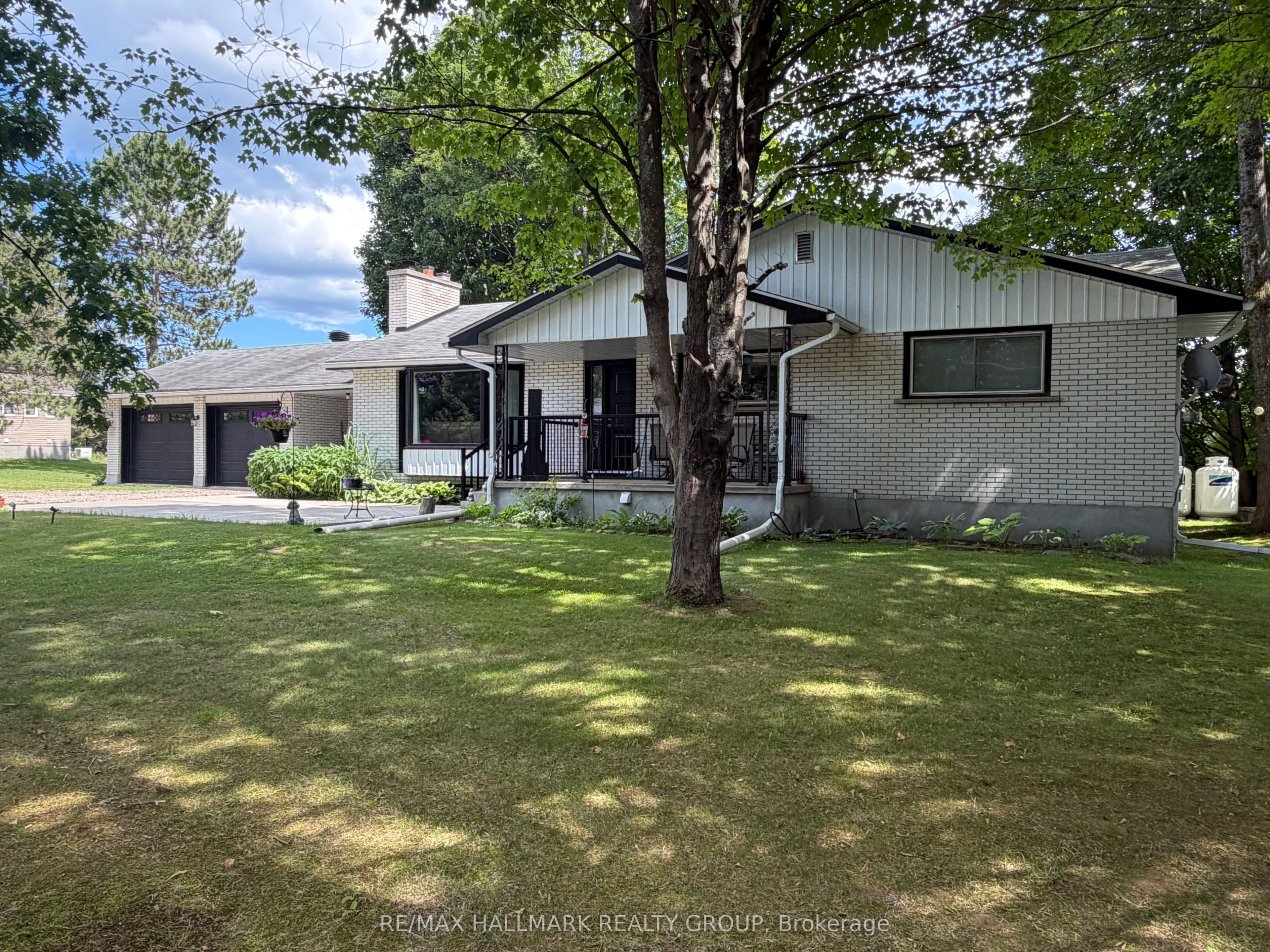 9950 Round Lake Road, Laurentian Valley, ON K8A 0K5 photo 2