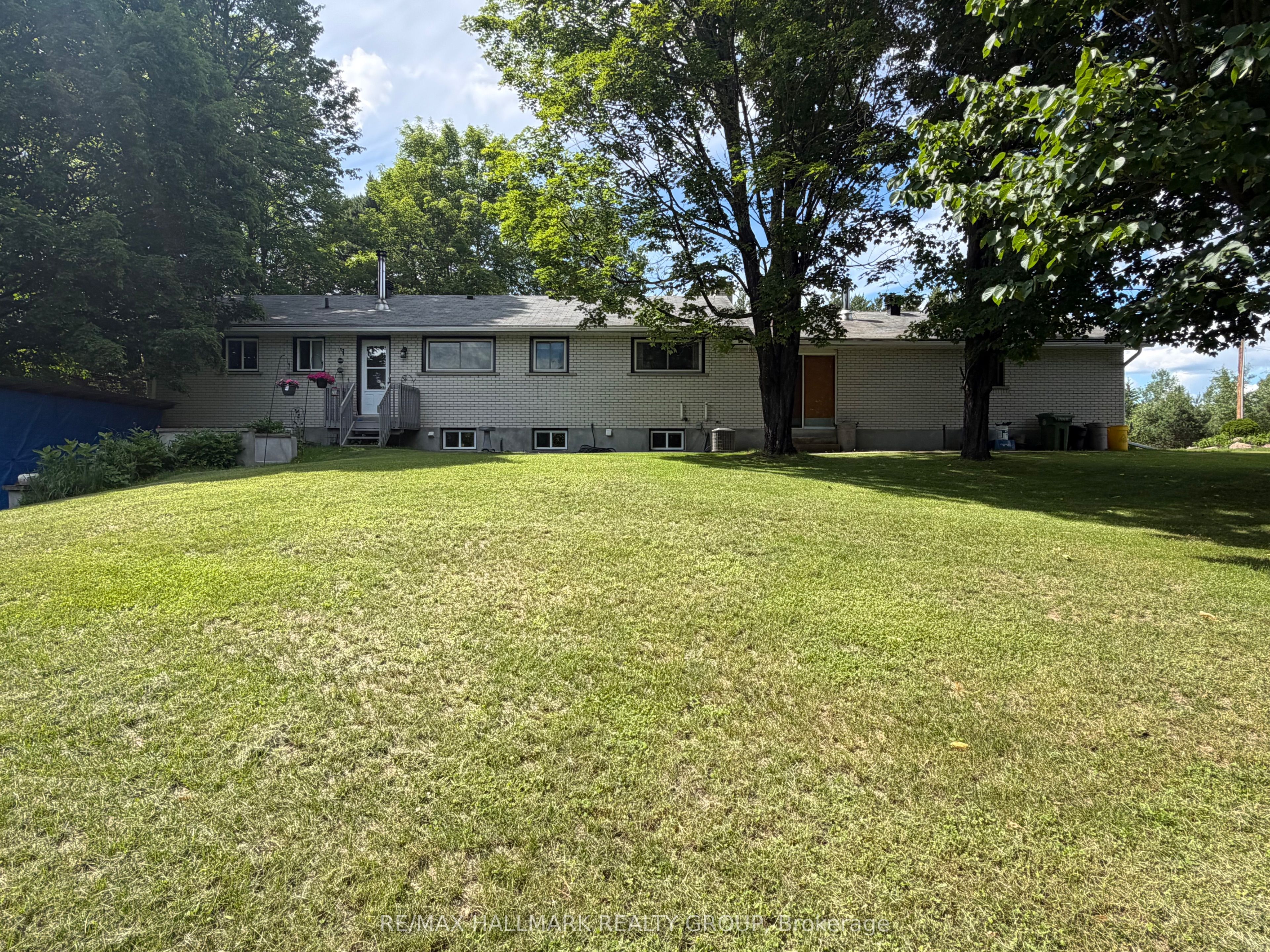 9950 Round Lake Road, Laurentian Valley, ON K8A 0K5 photo 5