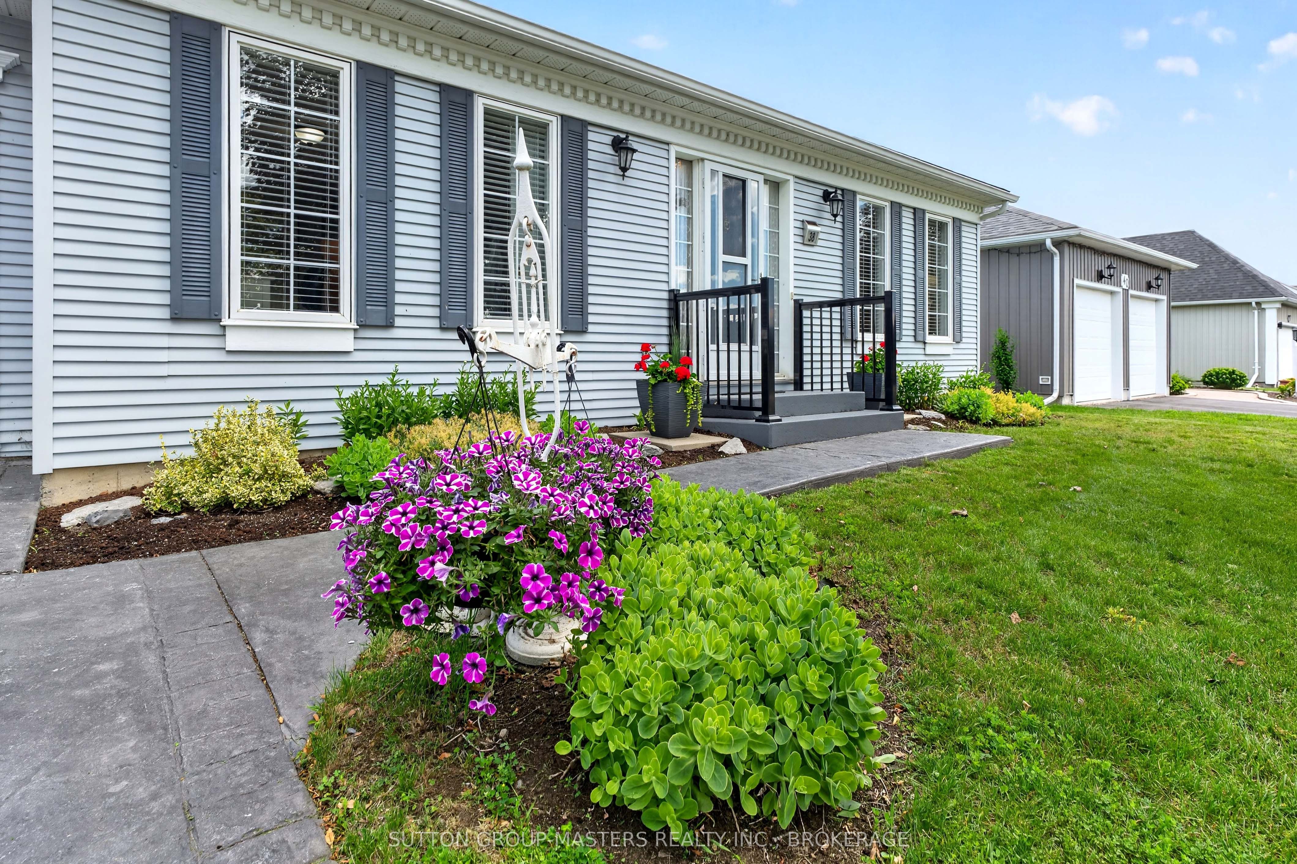 38 Abbey Dawn Drive, Loyalist, ON K0H 1G0 photo 2