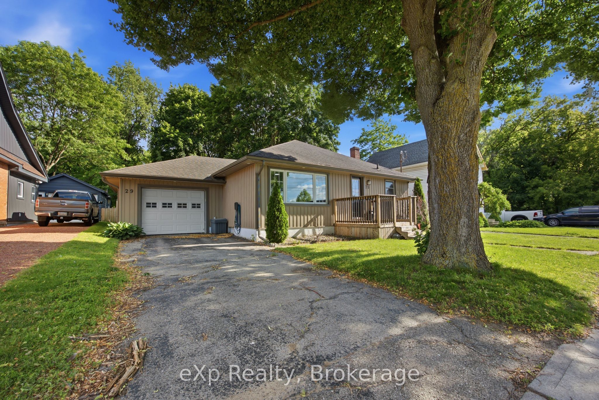 29 Concession Street E, Tillsonburg, ON N4G 1N9 photo 2