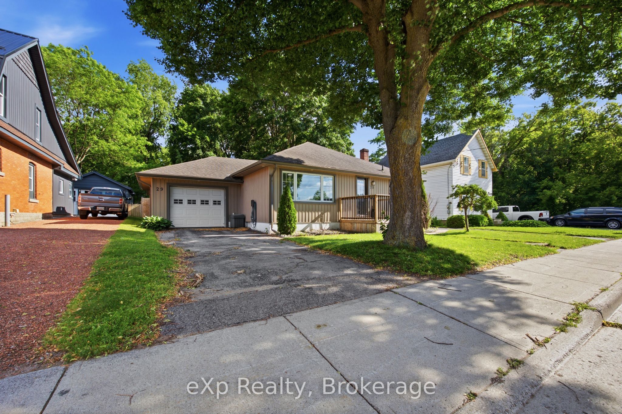 29 Concession Street E, Tillsonburg, ON N4G 1N9 photo 3