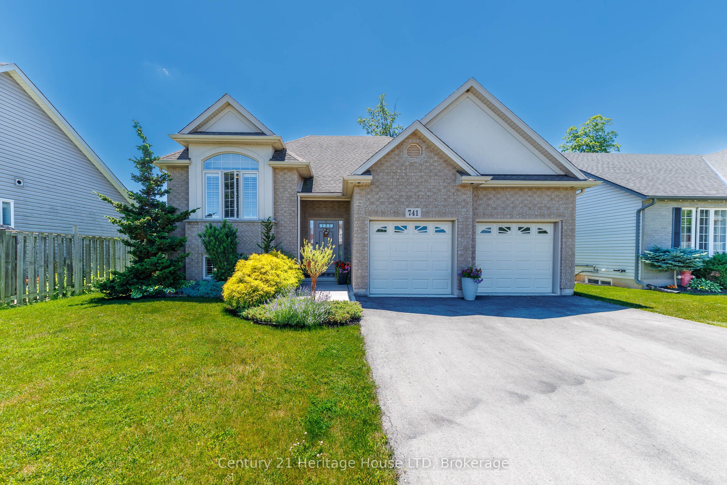 741 Nancy Road, Fort Erie, ON L2A 6P8 photo 2
