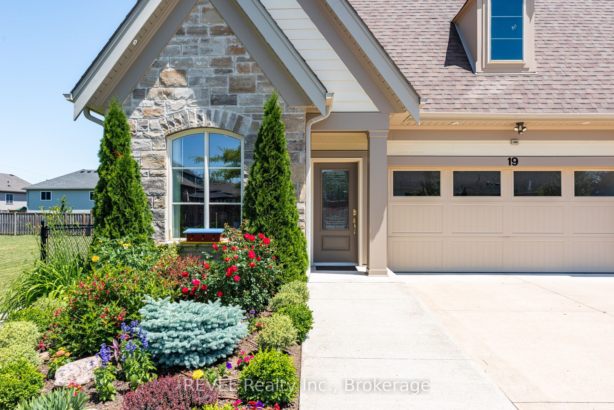 19 Francesco Crescent, St. Catharines, ON L2S 4C7 photo 2