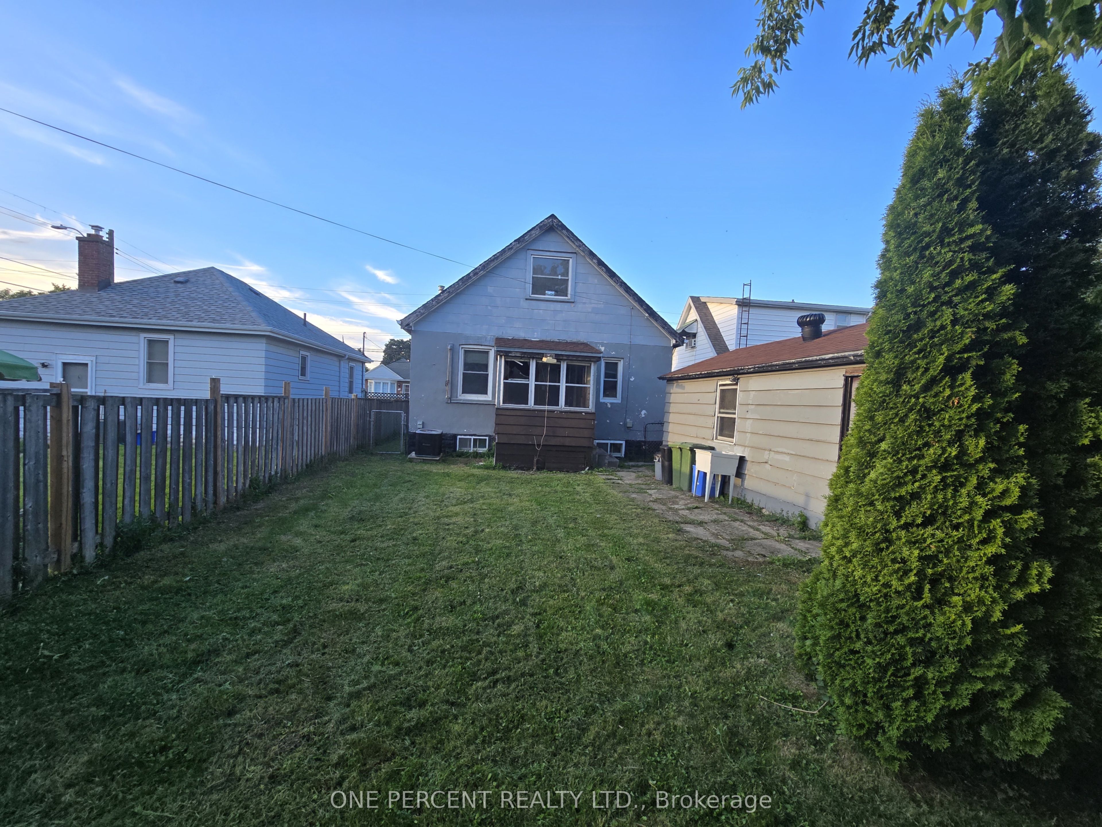 536 Queensdale Avenue E, Hamilton, ON L8V 1L2 photo 3