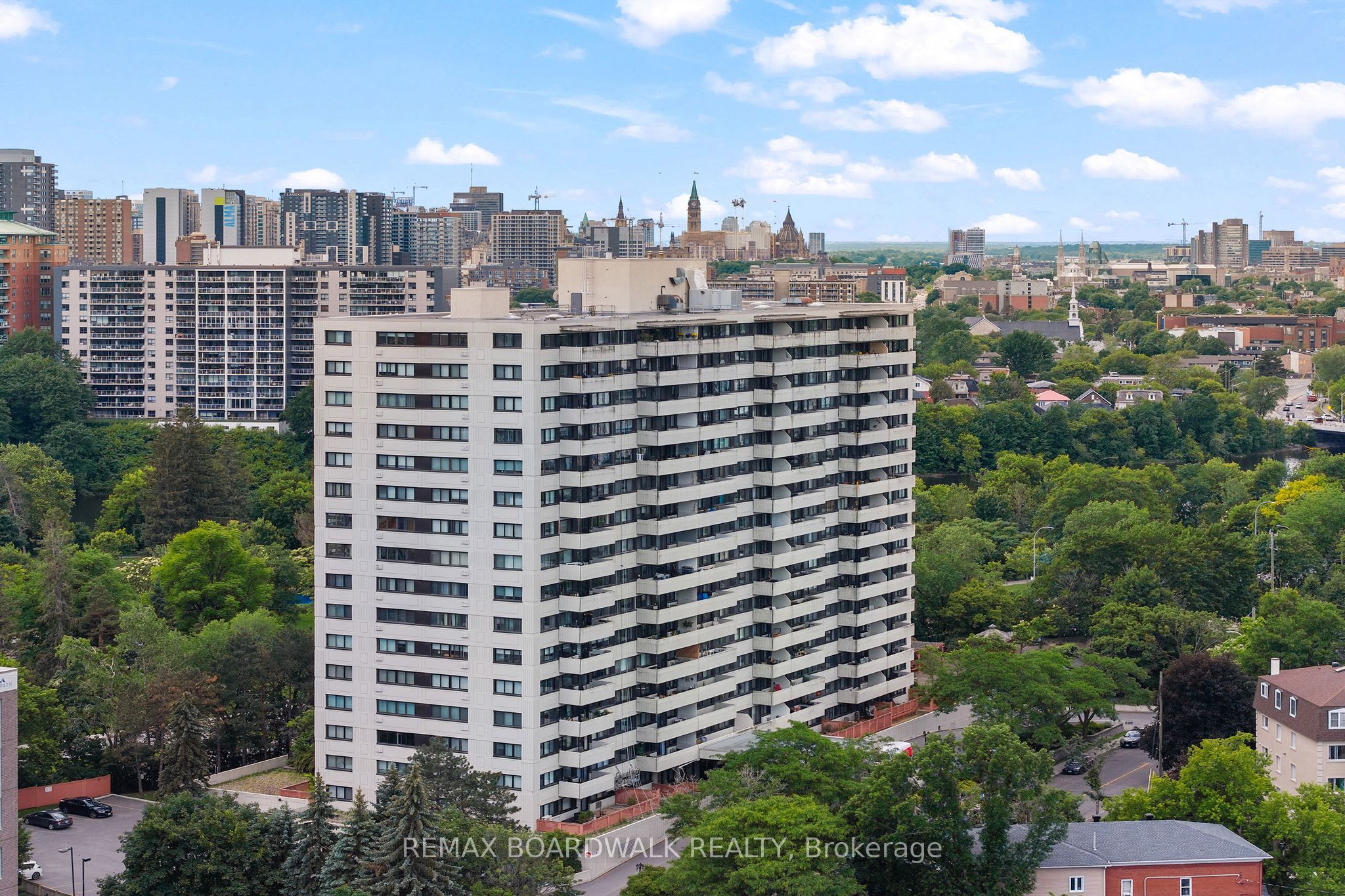 40 Landry Street 812, Vanier and Kingsview Park, ON K1L 8K4