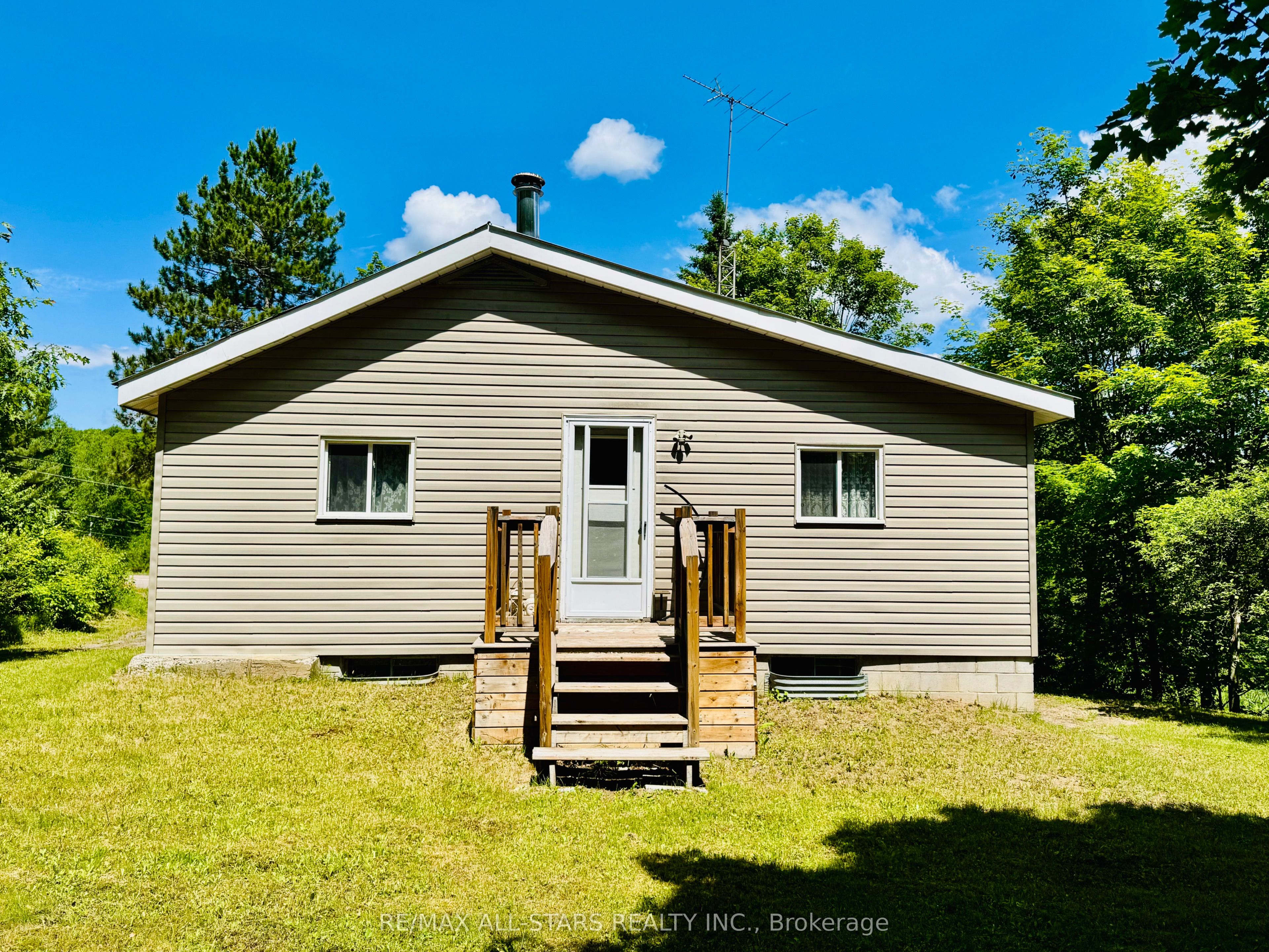 9 Pritchard Road, Hastings Highlands, ON K0J 1L0