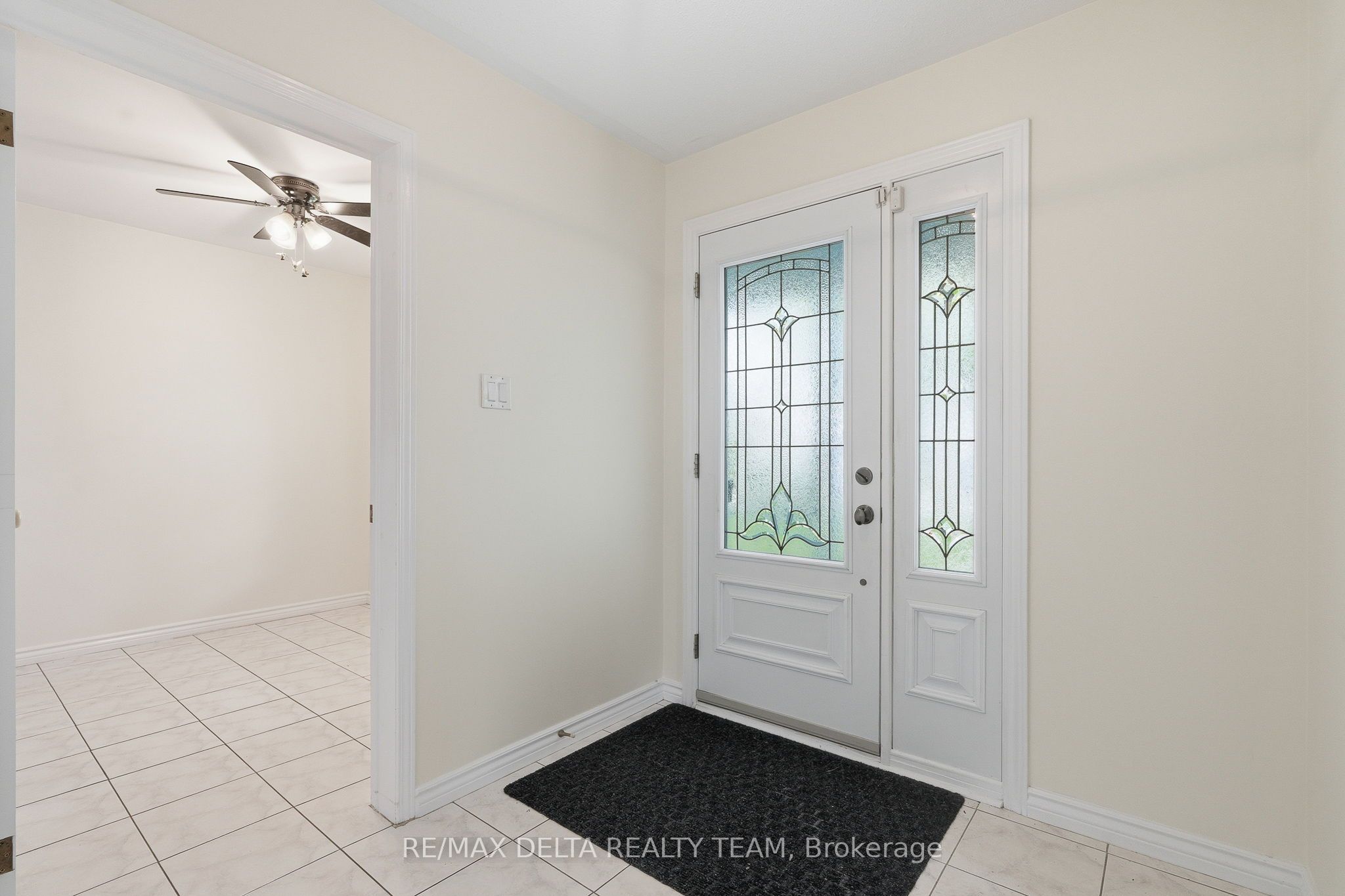 310 Mceachern Crescent, Orleans - Cumberland and Area, ON K1E 3K2 photo 3