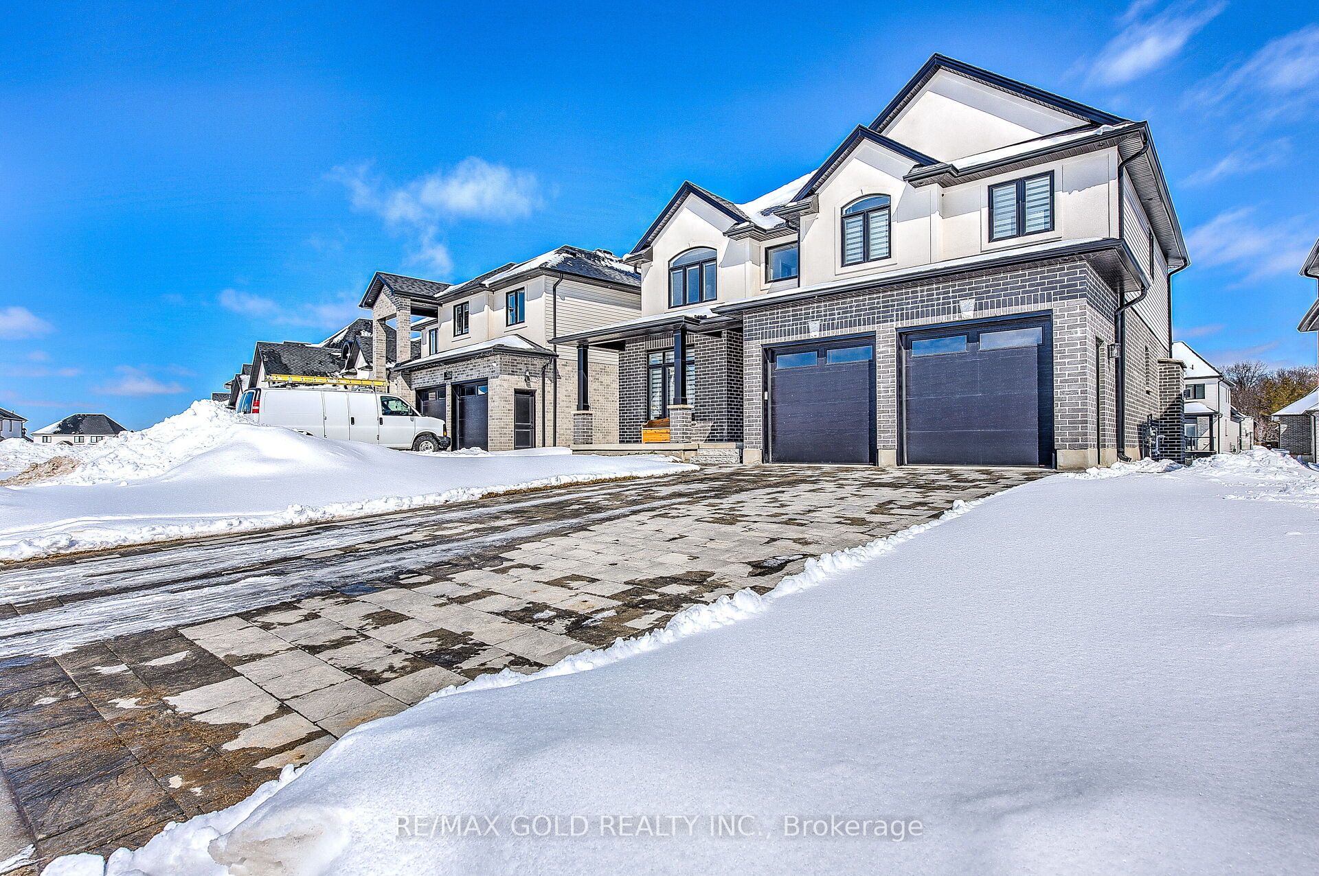 944 Trailsway Avenue, London South, ON N6K 0K6 photo 2